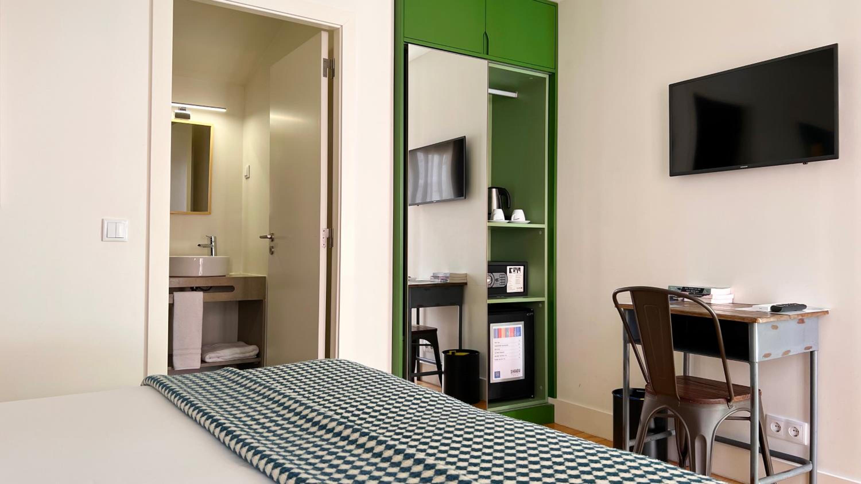 Superior Double or Twin Room - Photo 18