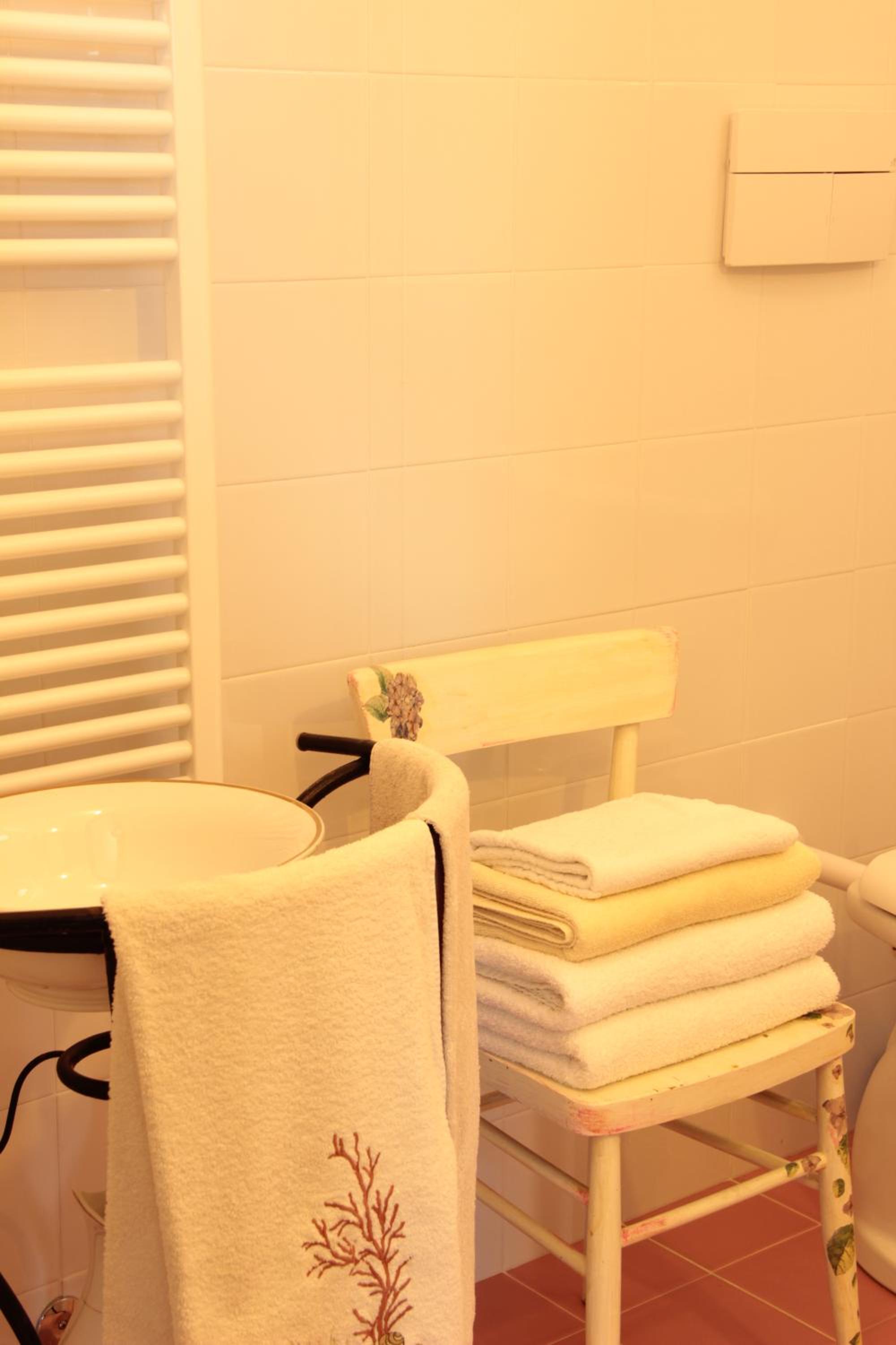 Quadruple Room - Disability Access photo 2