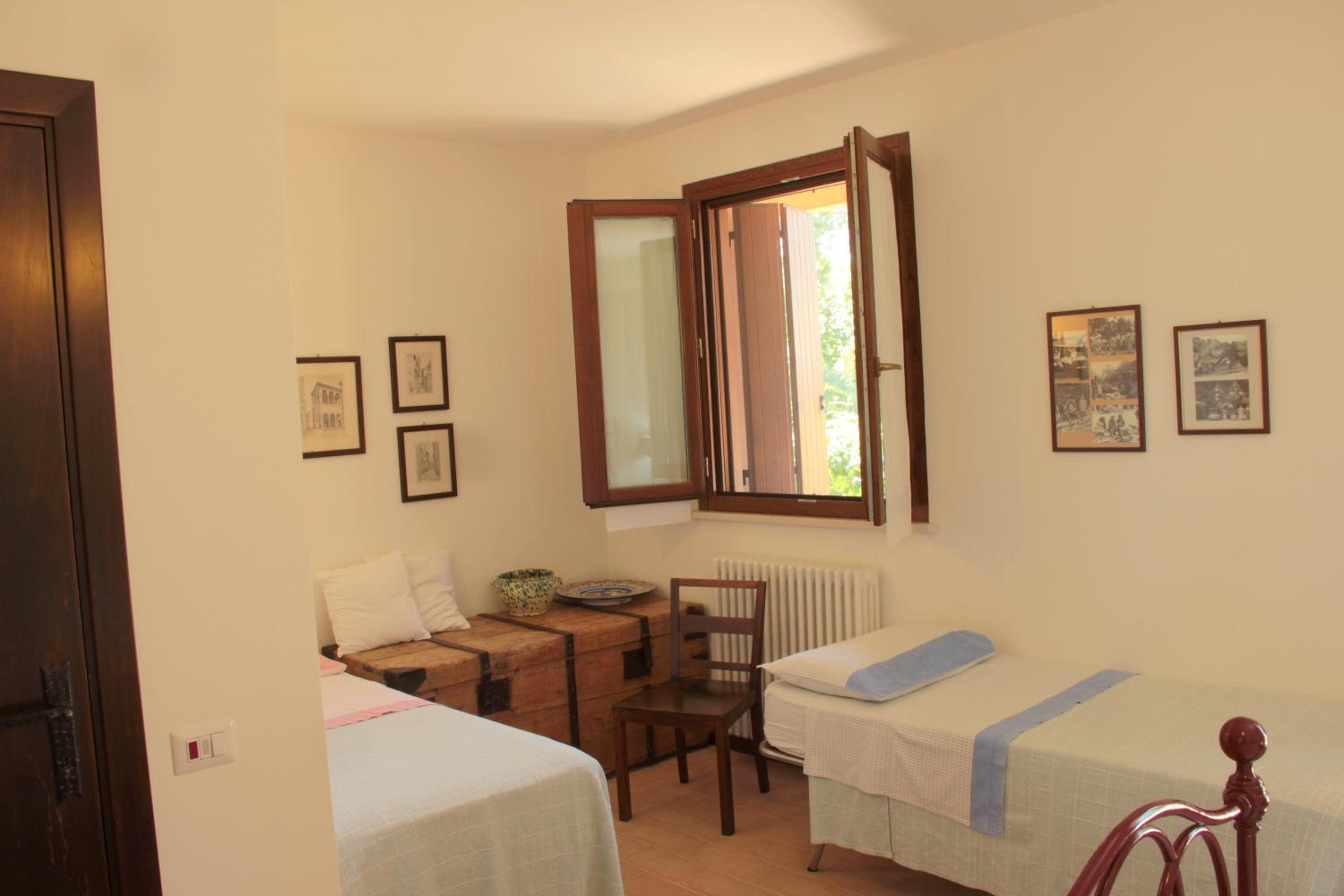 Quadruple Room - Disability Access photo 3