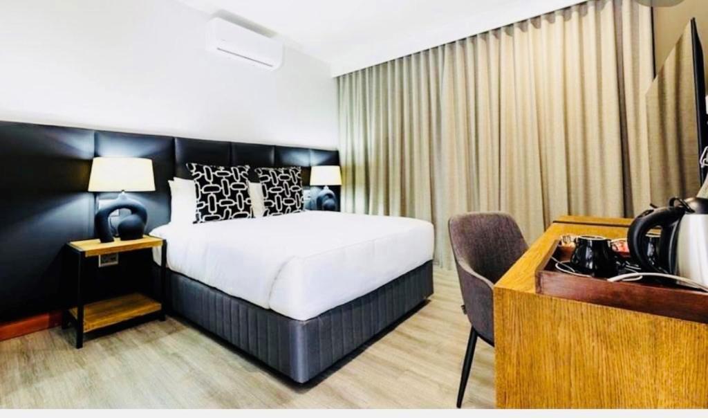 Standard Queen Room
