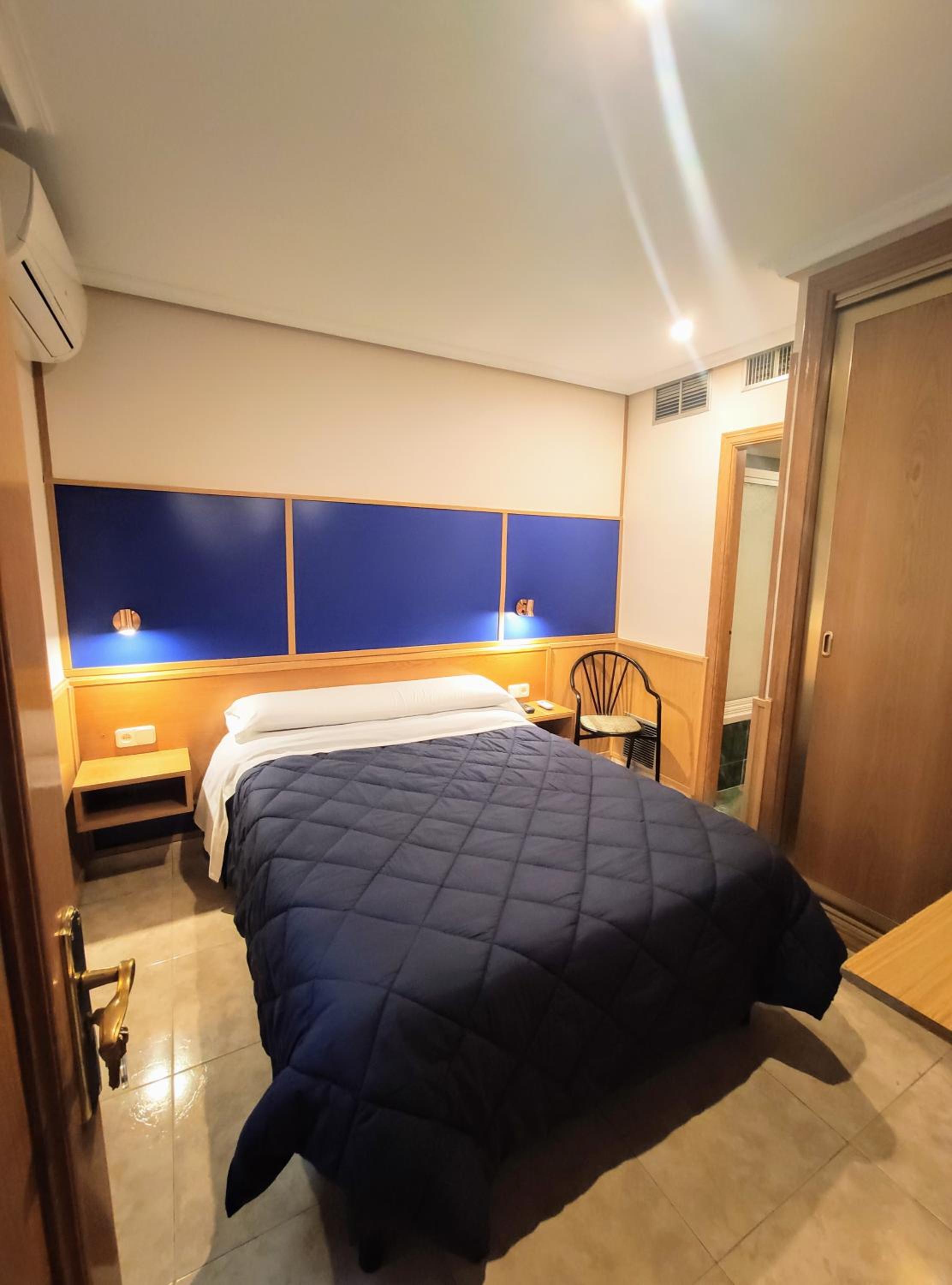 Double Room - Photo 15