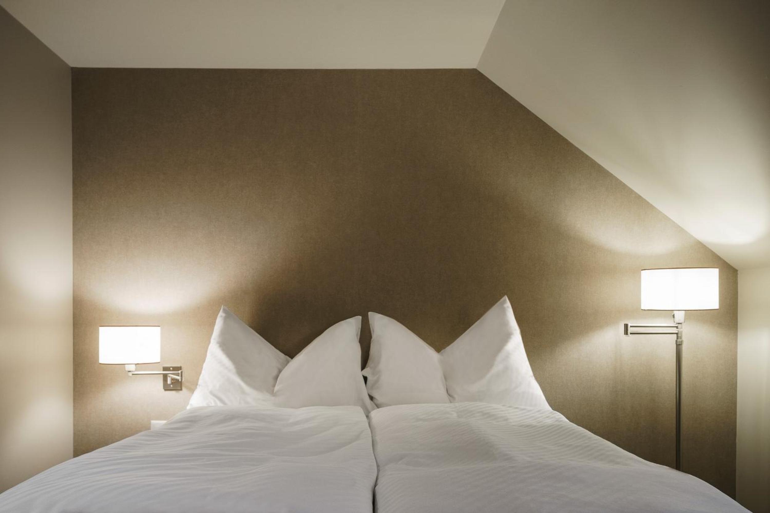 Double Room with Queen Size Bed photo 3