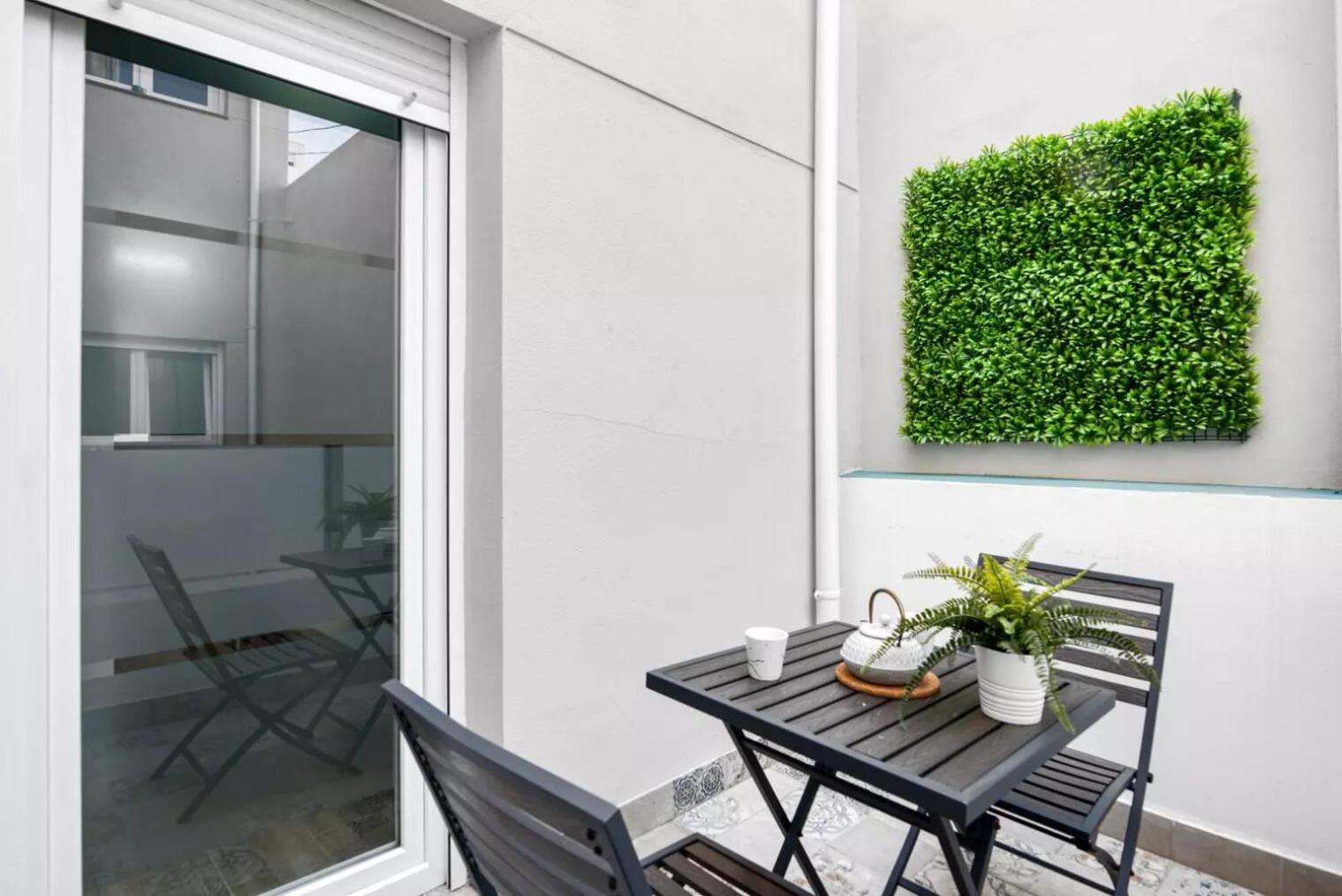 Studio with Balcony - Photo 7