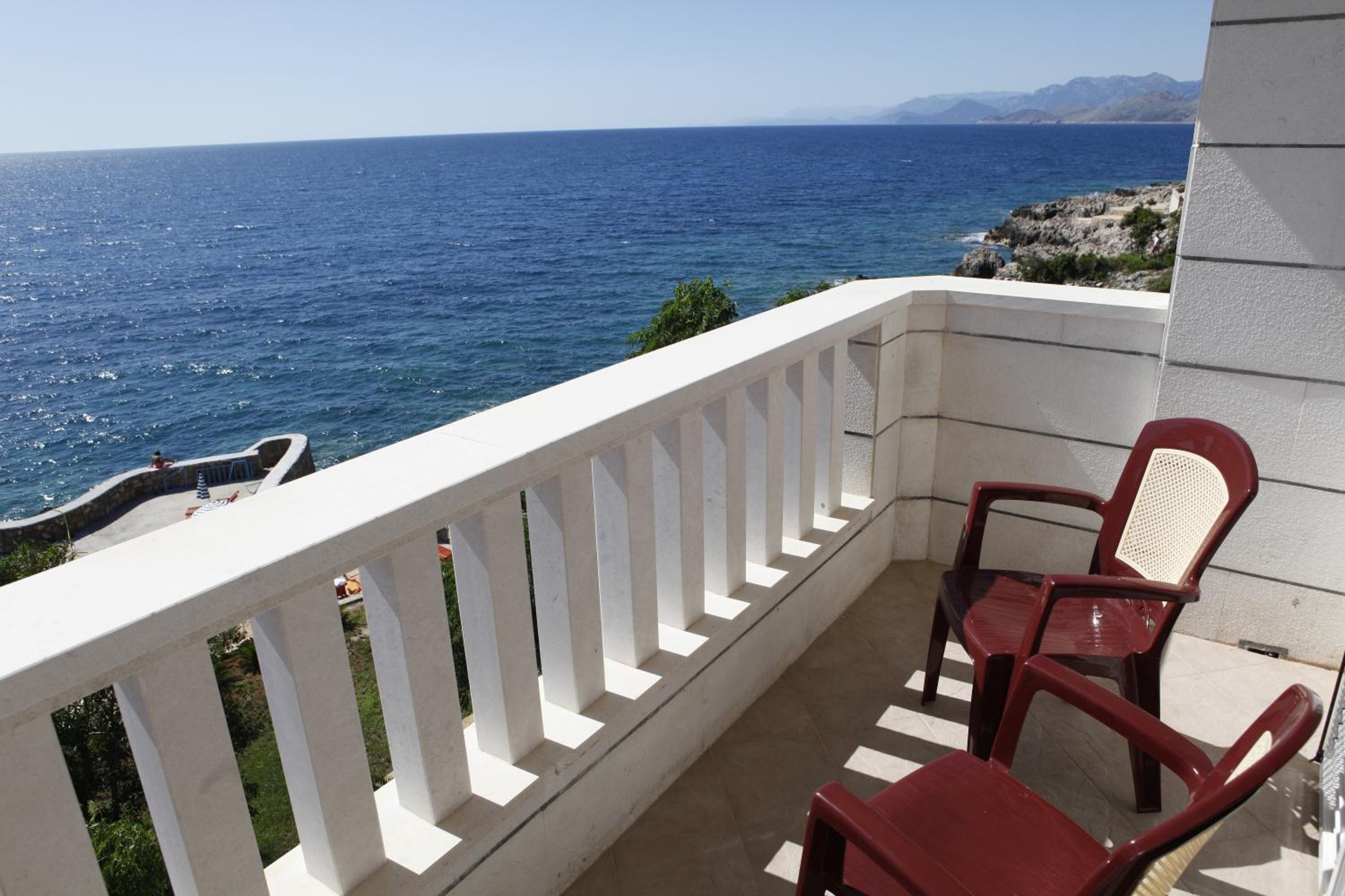 Double Room with Balcony and Sea View - Photo 9