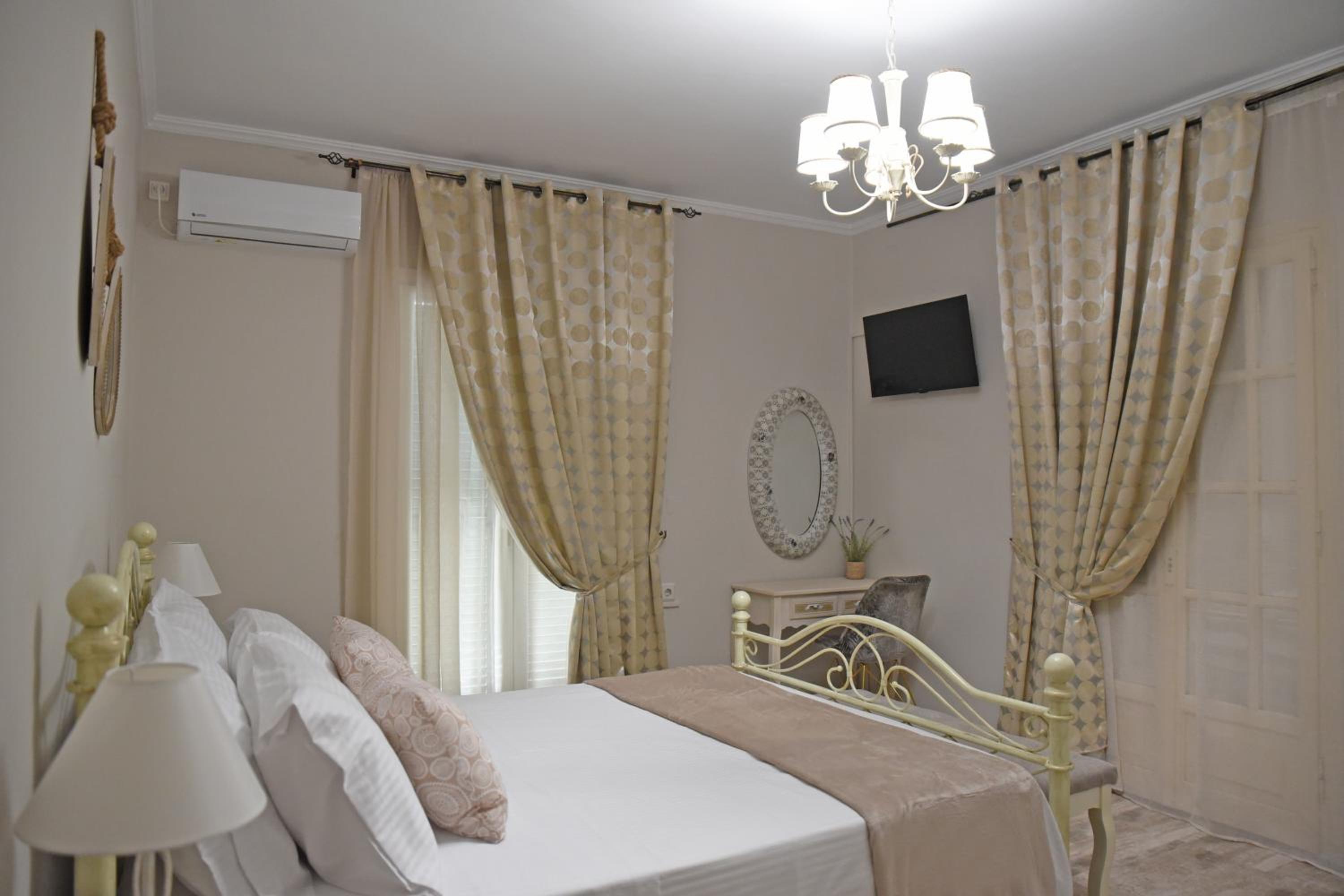 Three-Bedroom House photo 3