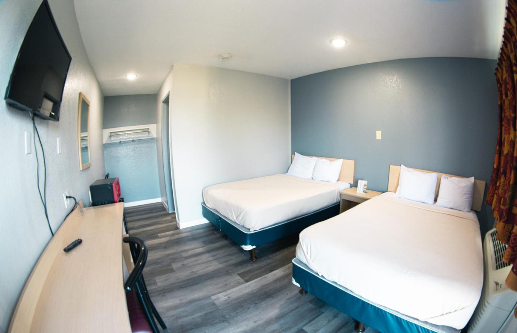 Double Room with Two Double Beds - Non-Smoking photo 3