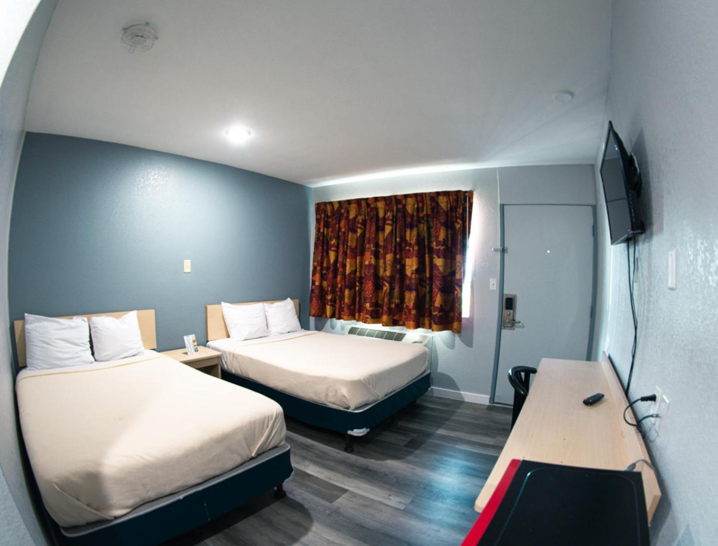Double Room with Two Double Beds - Non-Smoking photo 2