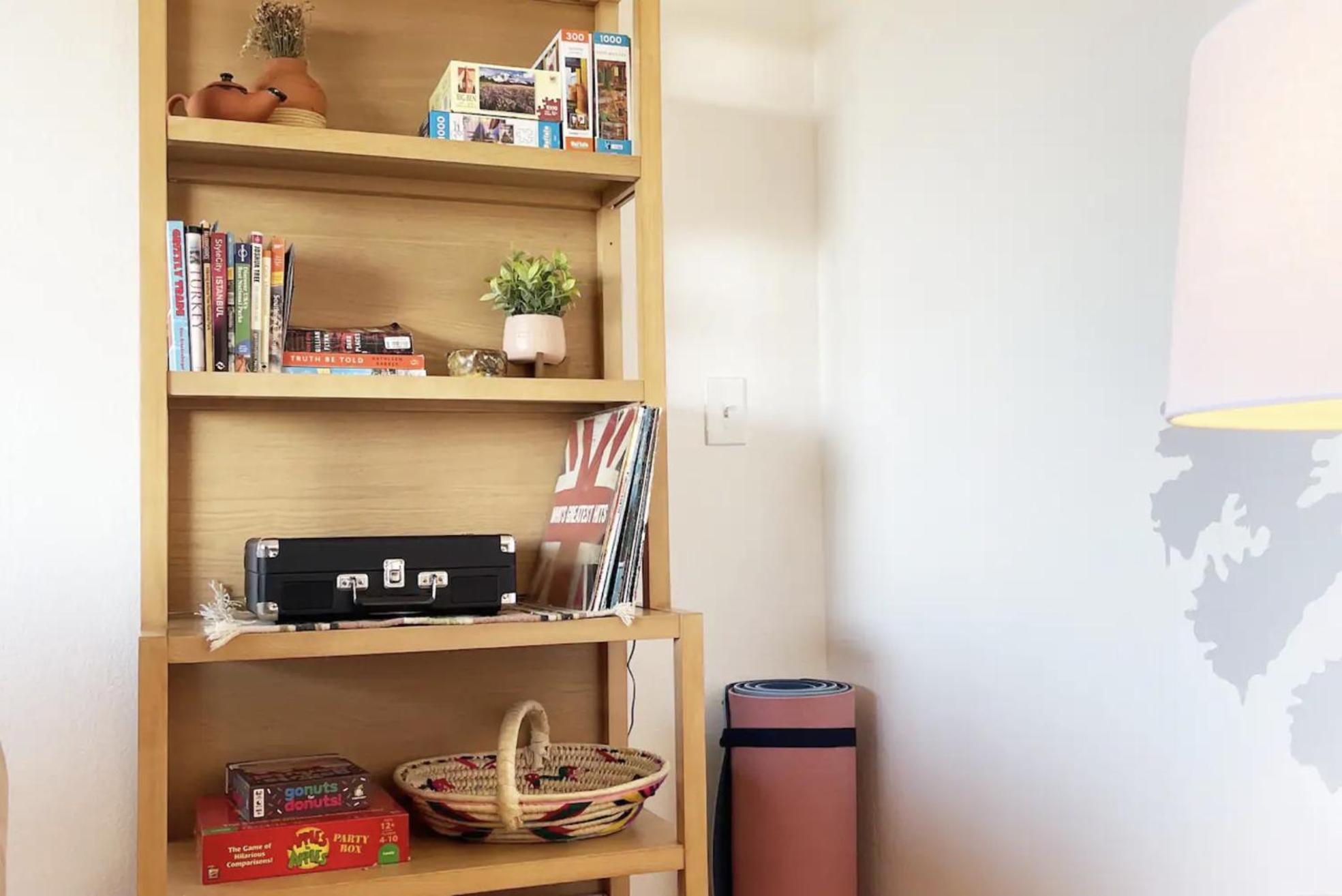 Three-Bedroom House - Photo 105
