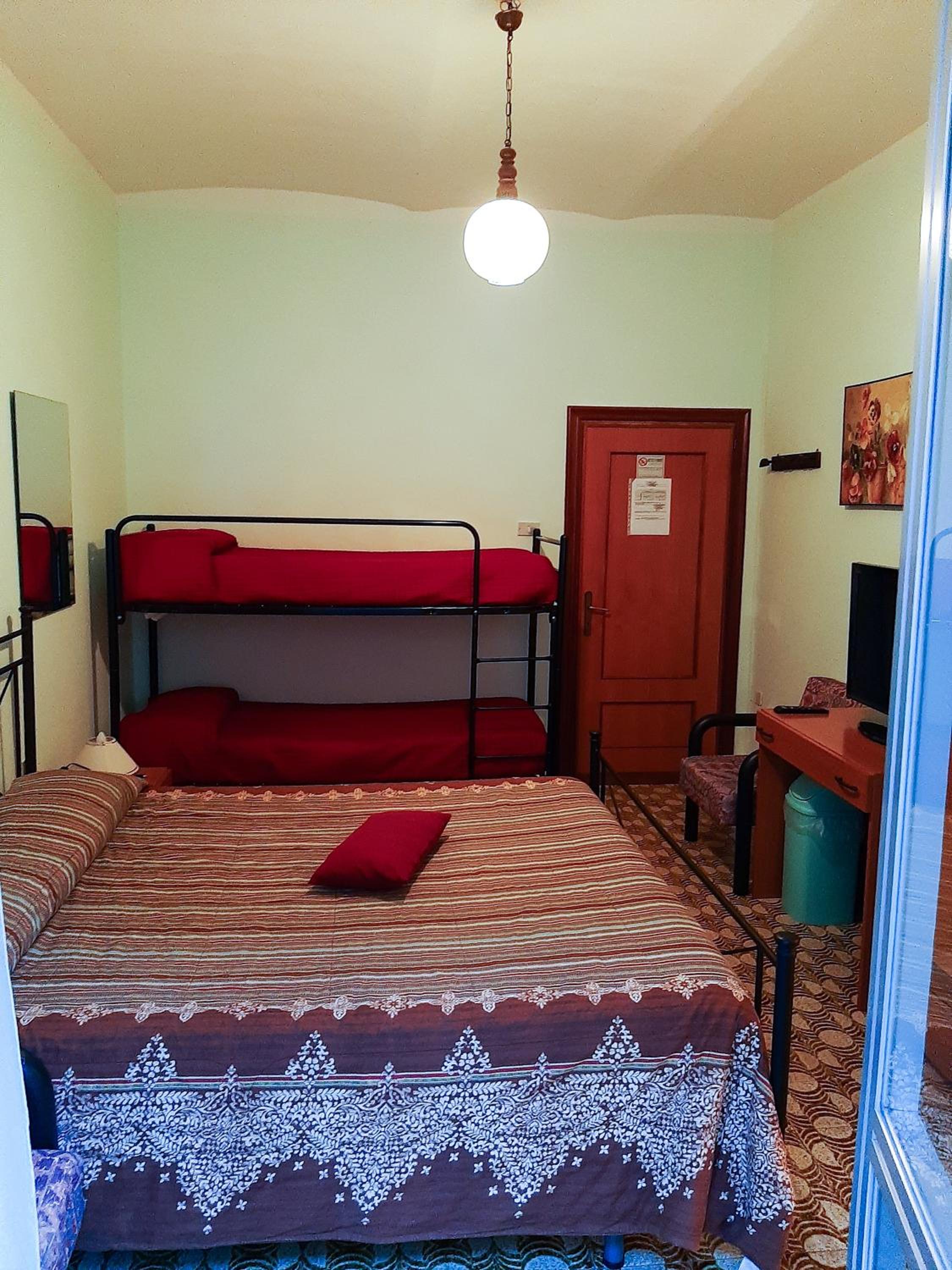 Double or Twin Room - Photo 5