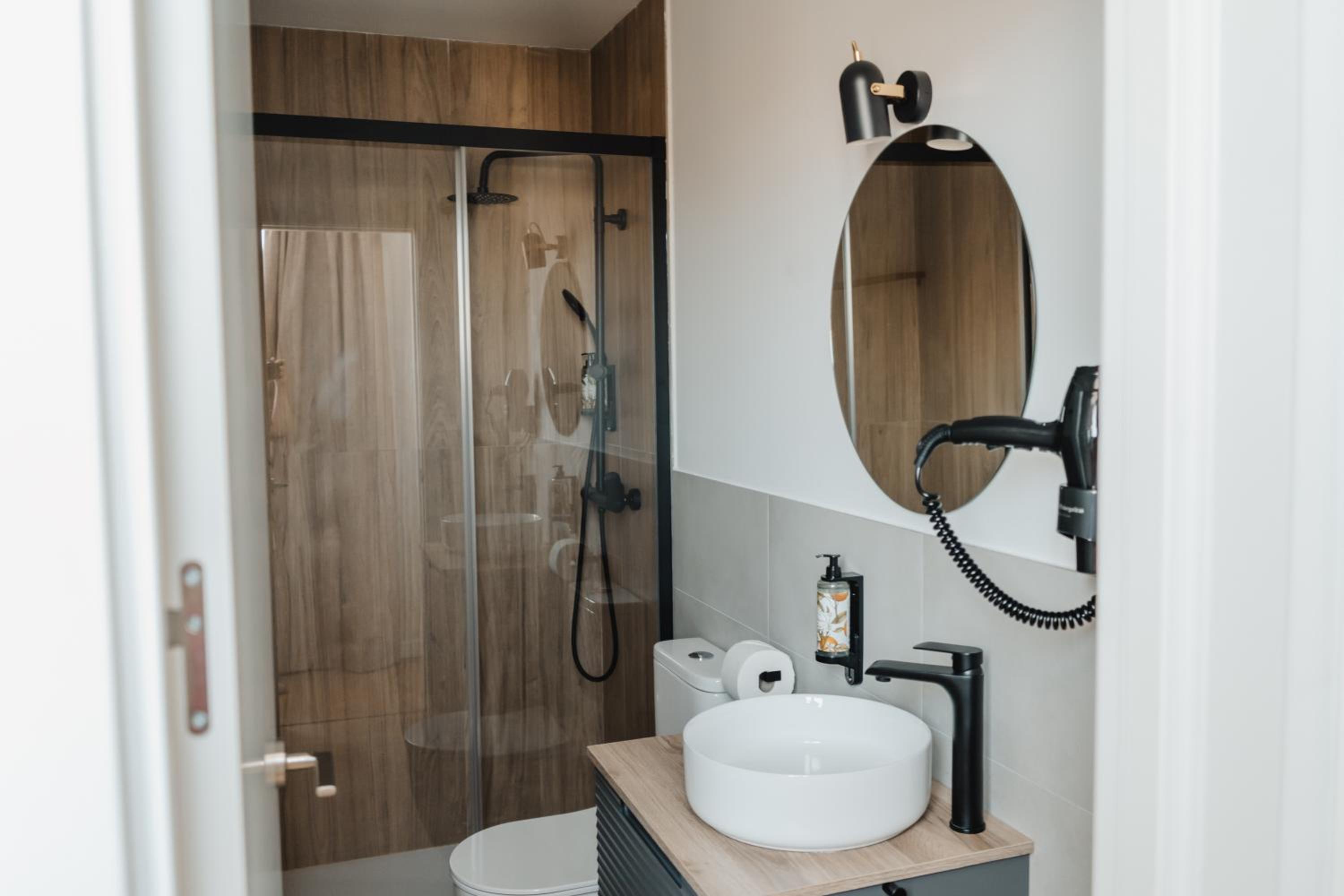 King Suite - Photo 13