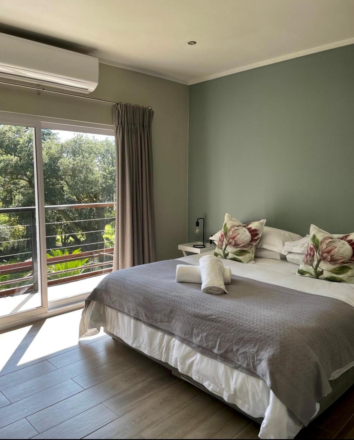 Deluxe Double or Twin Room with Balcony - Photo 1