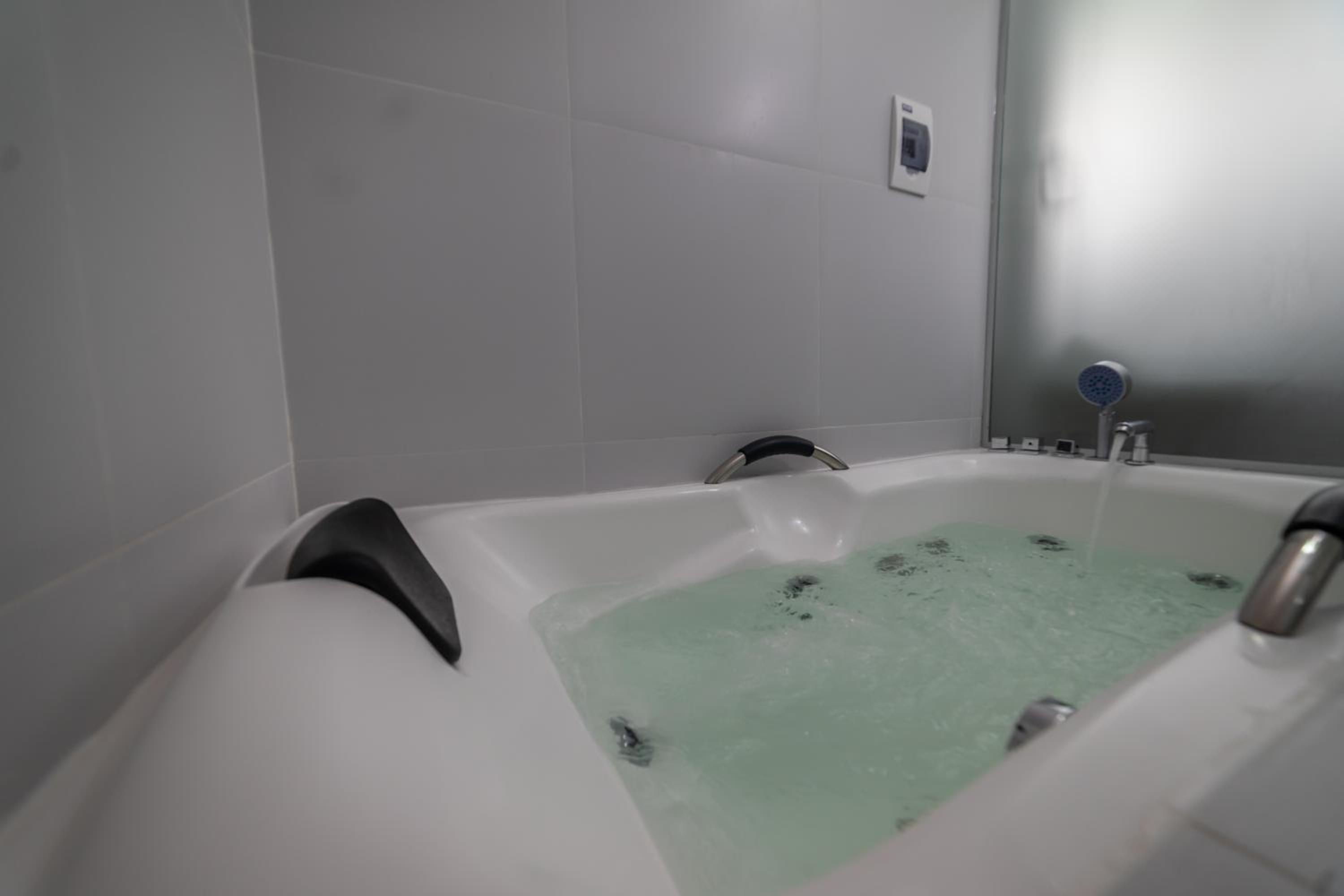King Suite with Spa Bath photo 2