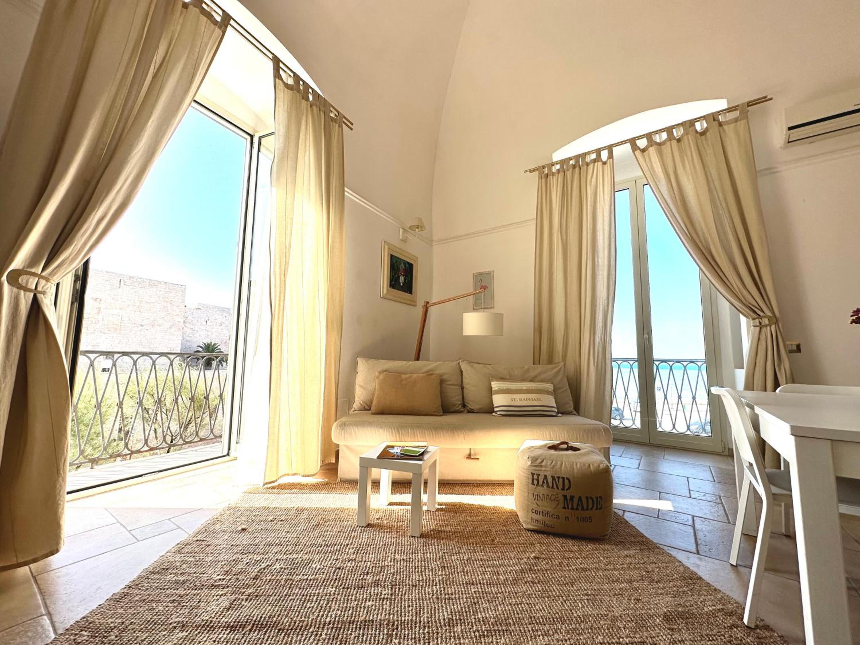 One-Bedroom House photo 1