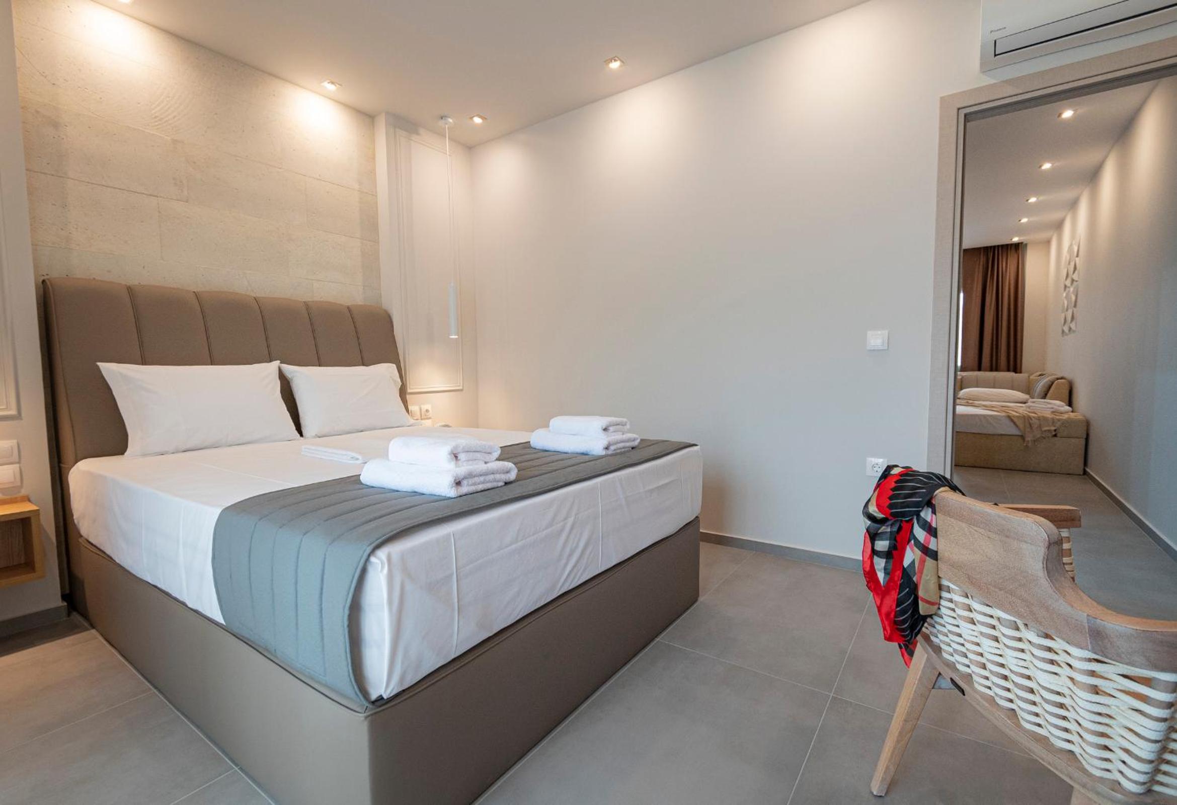 Suite with Pool View photo 1