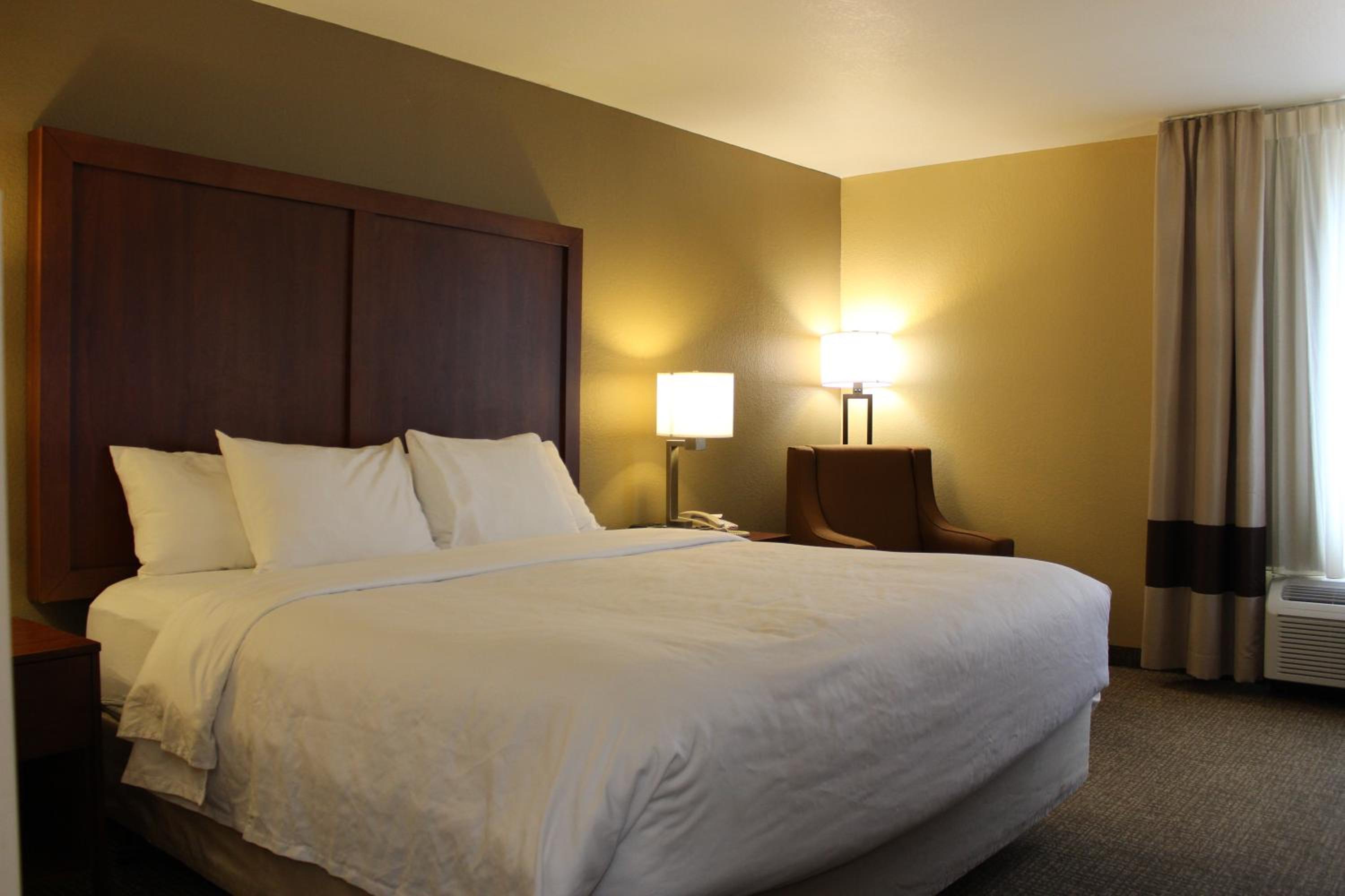 King Room - Non-Smoking - Photo 1
