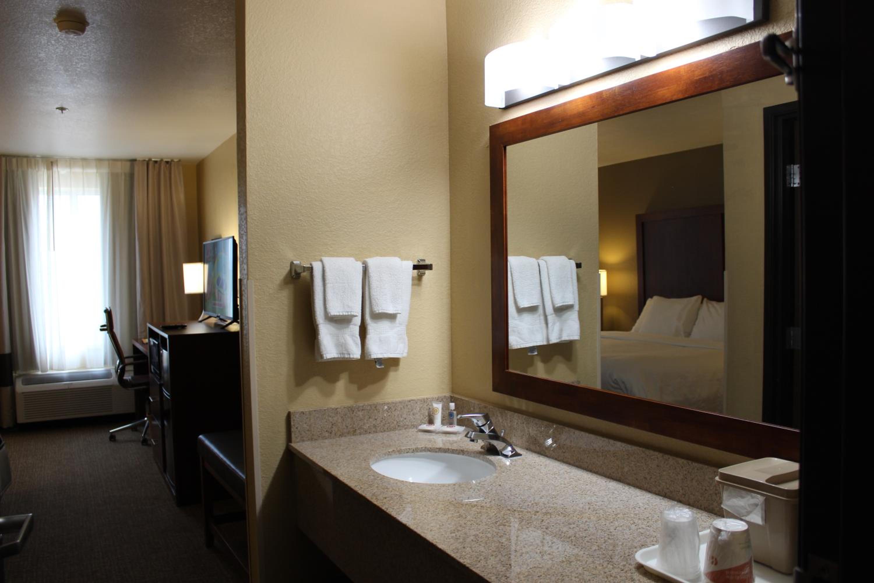 Double Room with Two Double Beds - Non-Smoking - Photo 3