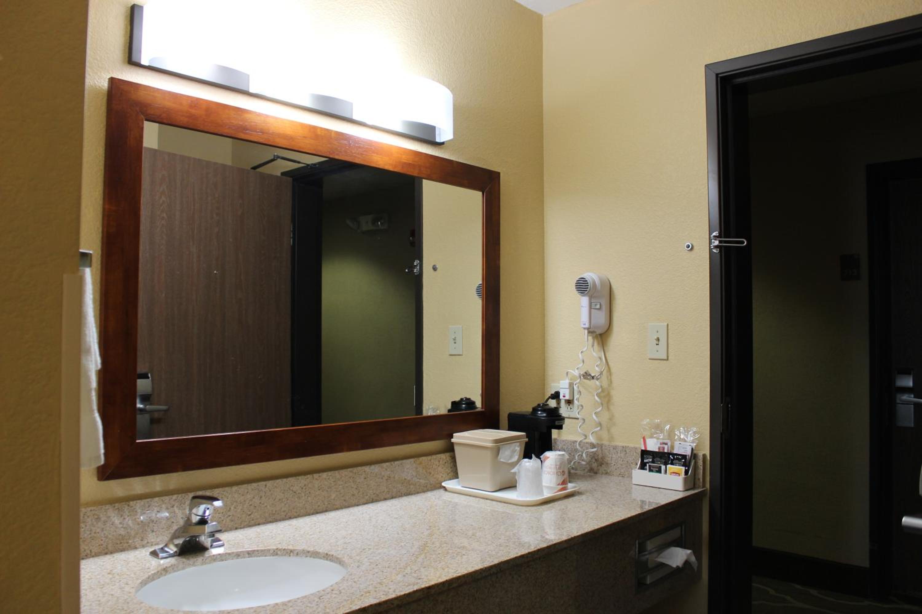 King Room - Non-Smoking - Photo 5