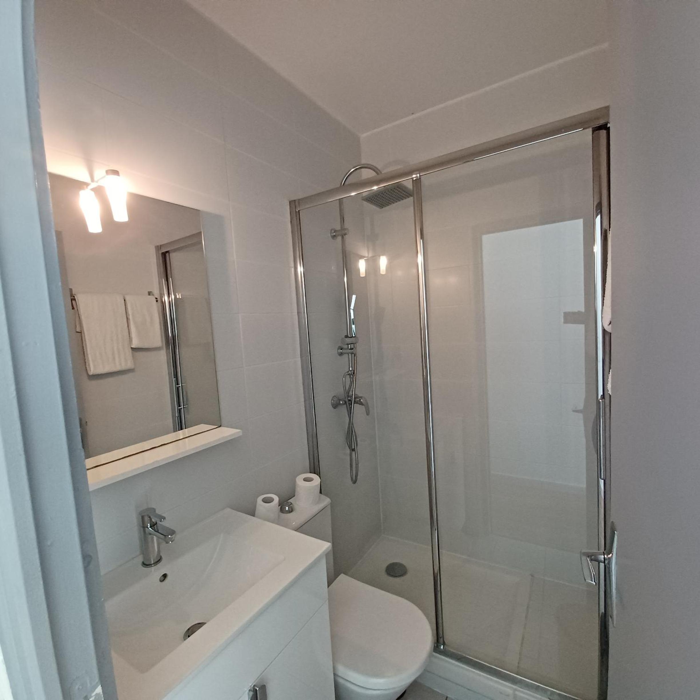 Double Room - Photo 3