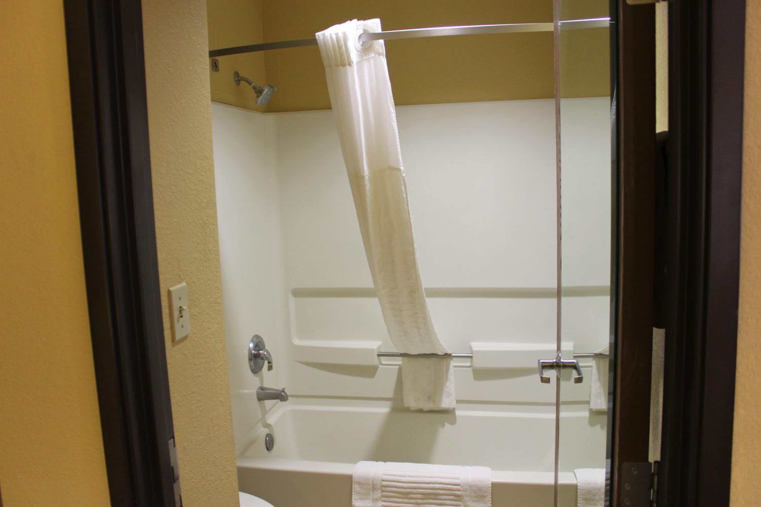 Double Room with Two Double Beds - Non-Smoking - Photo 2