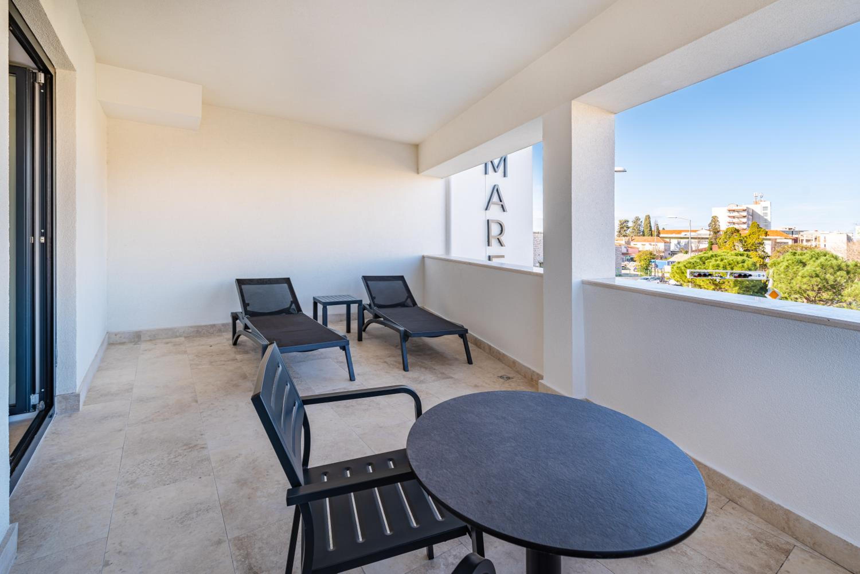 Suite with Terrace - Photo 18