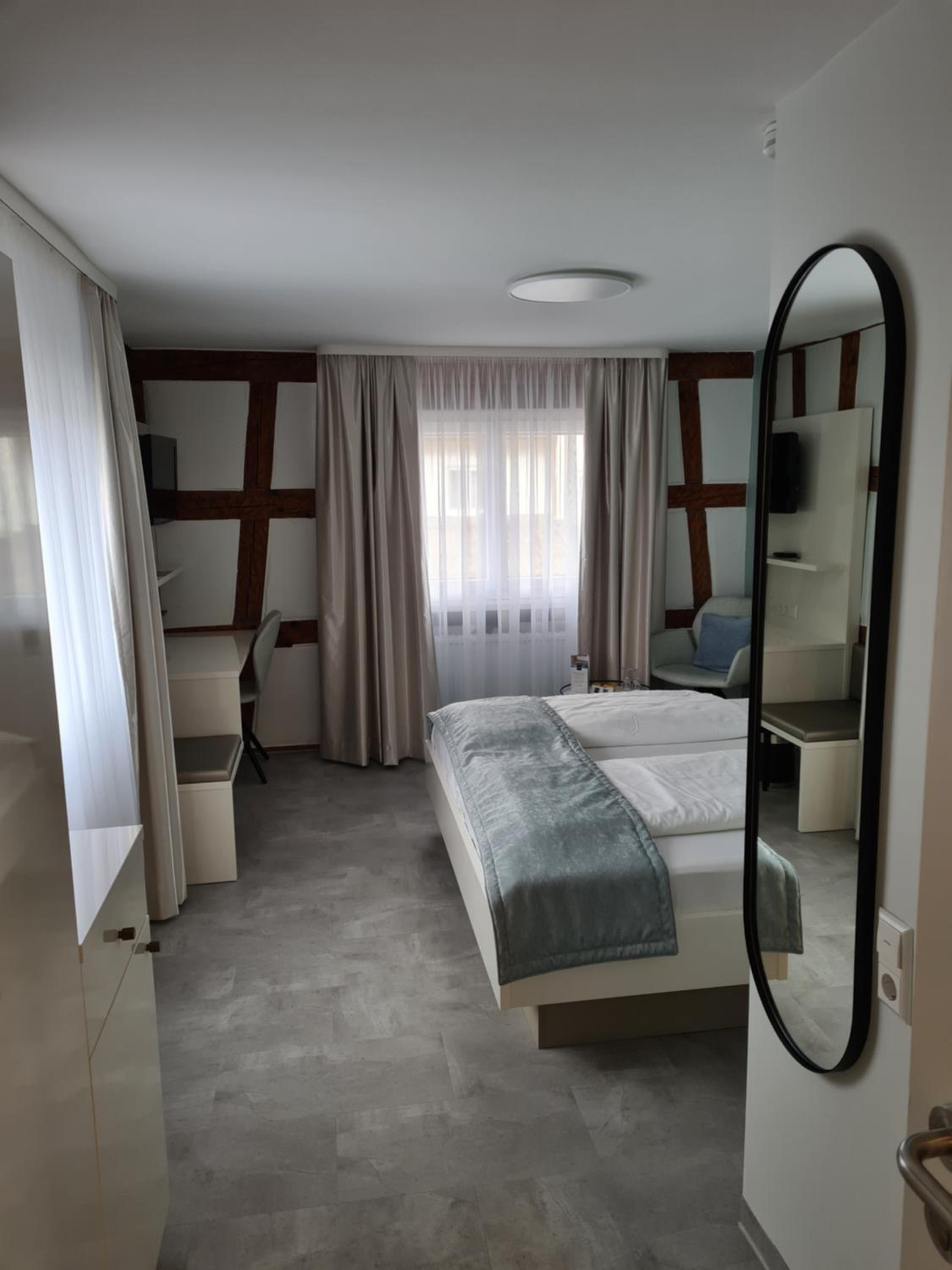 Budget Double Room - Land Side photo 2