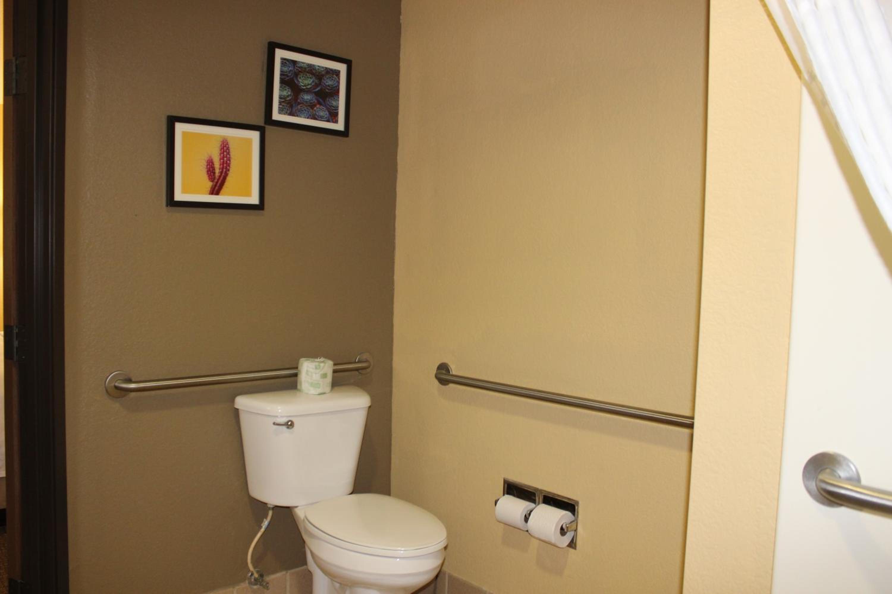 King Room - Accessible/Non-Smoking - Photo 2