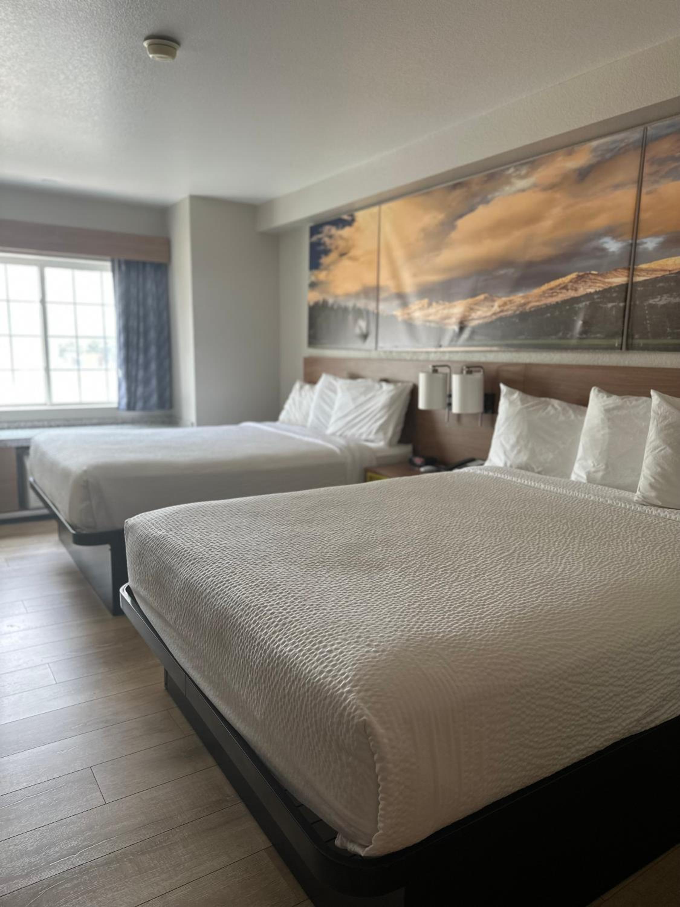 Queen Room with Two Queen Beds - Mobility Access/Non-Smoking - Photo 2
