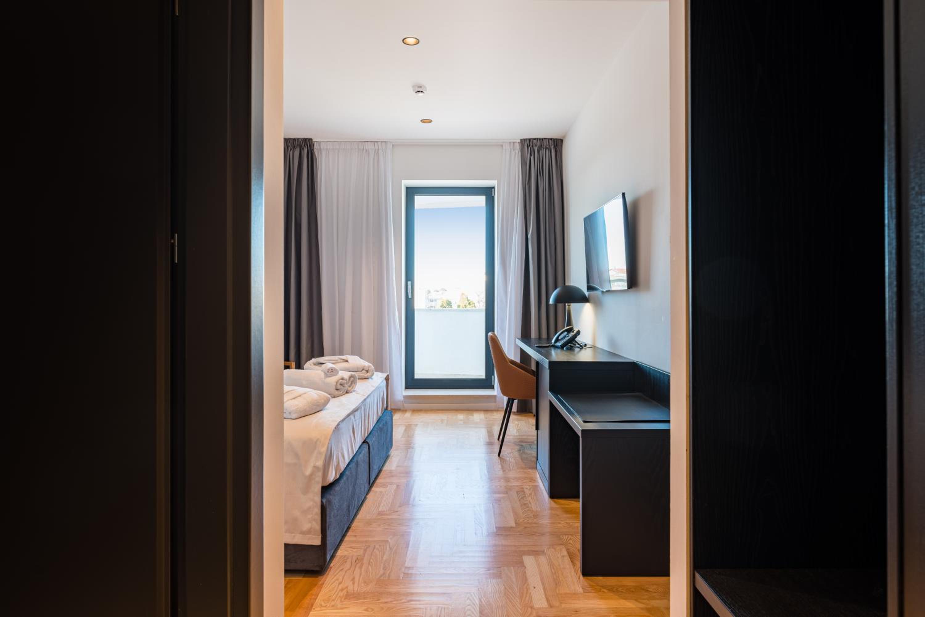 Double Room with Balcony - Photo 2