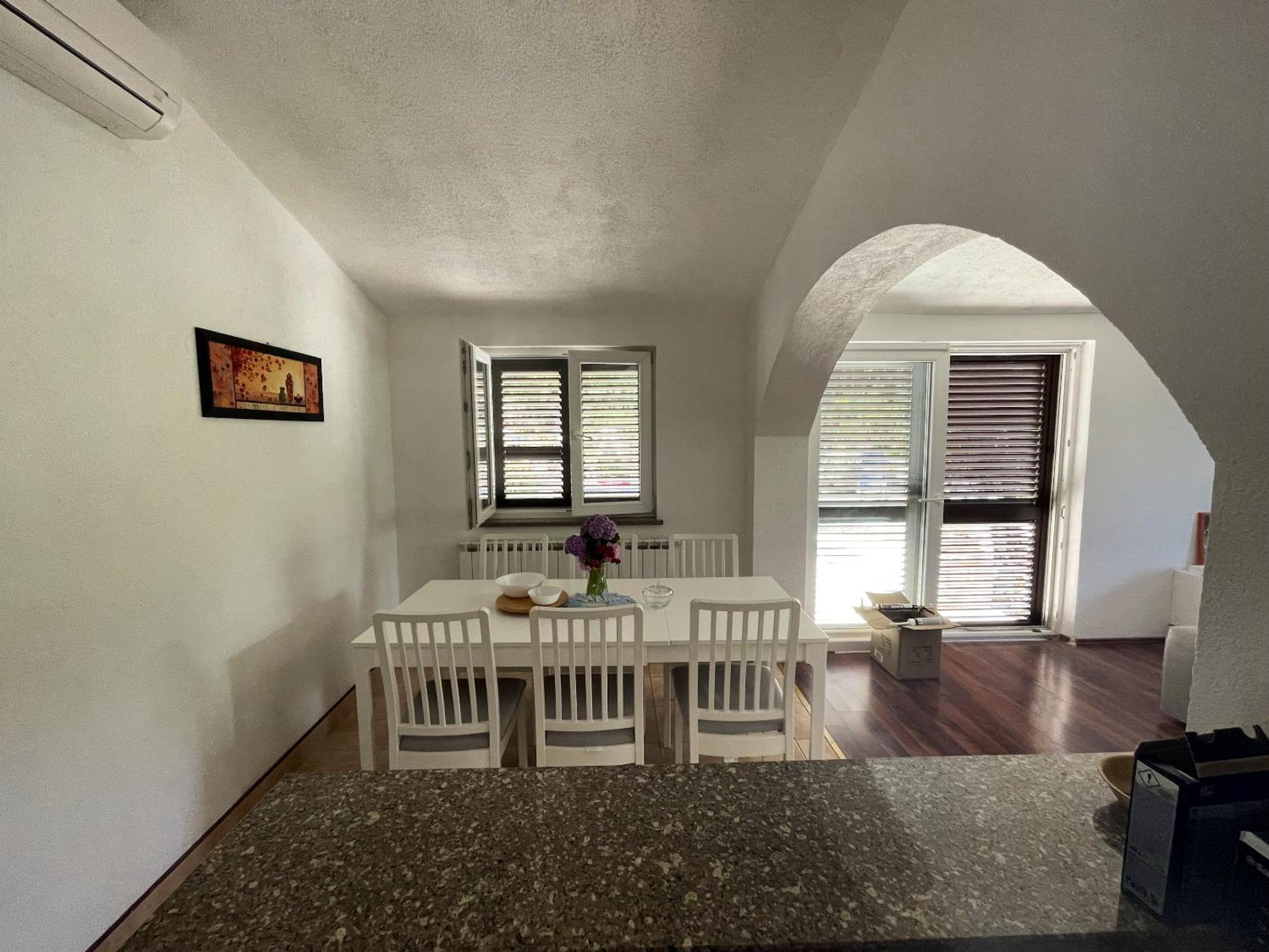 Three-Bedroom Vacation Home  photo 2