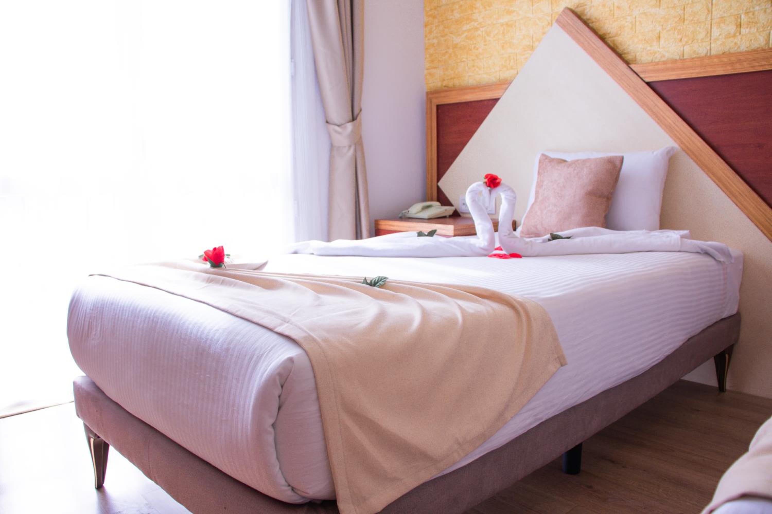 Double or Twin Room thumbnail 6