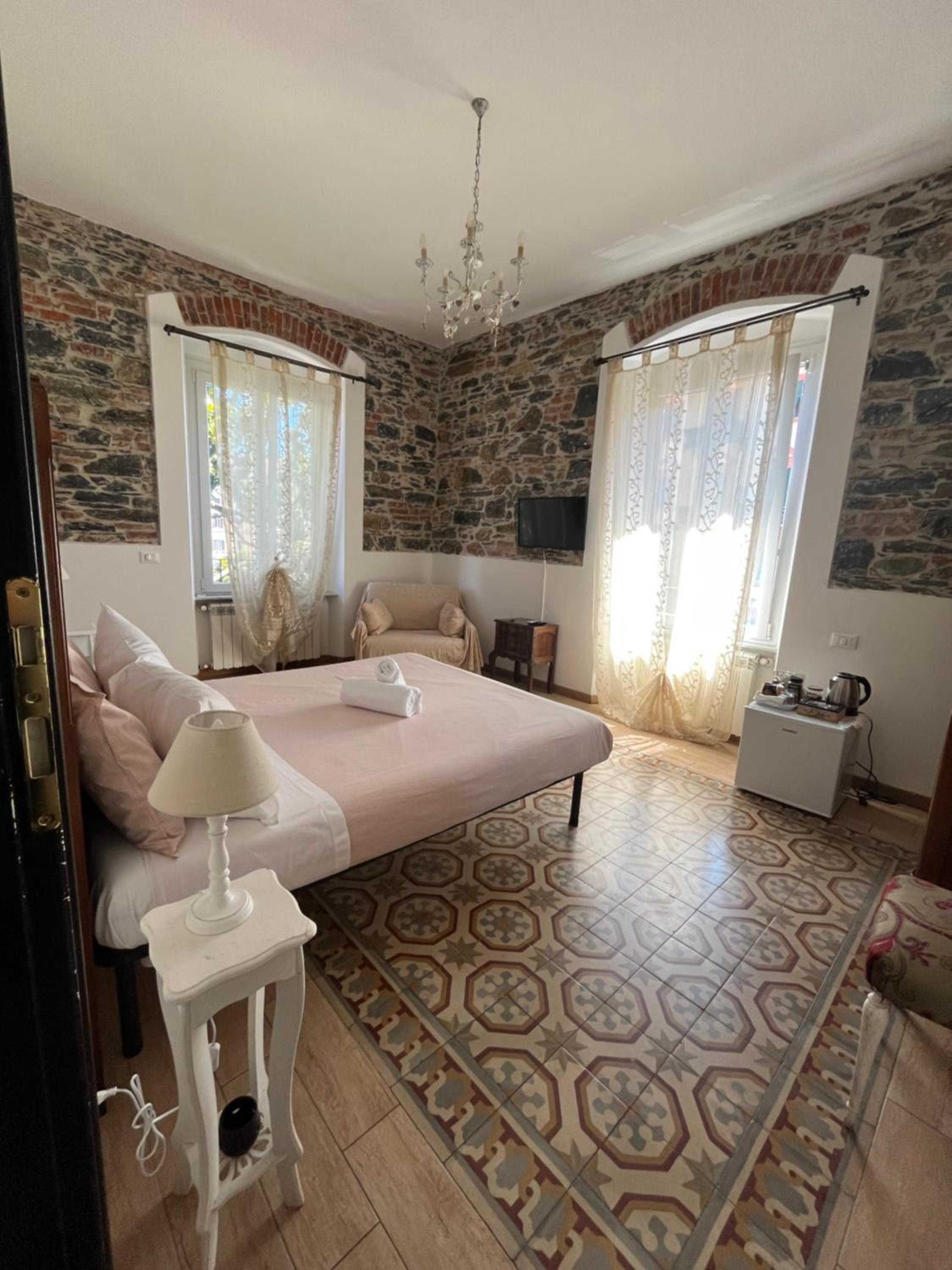 Deluxe Room (2 Adults + 1 Child) photo 1