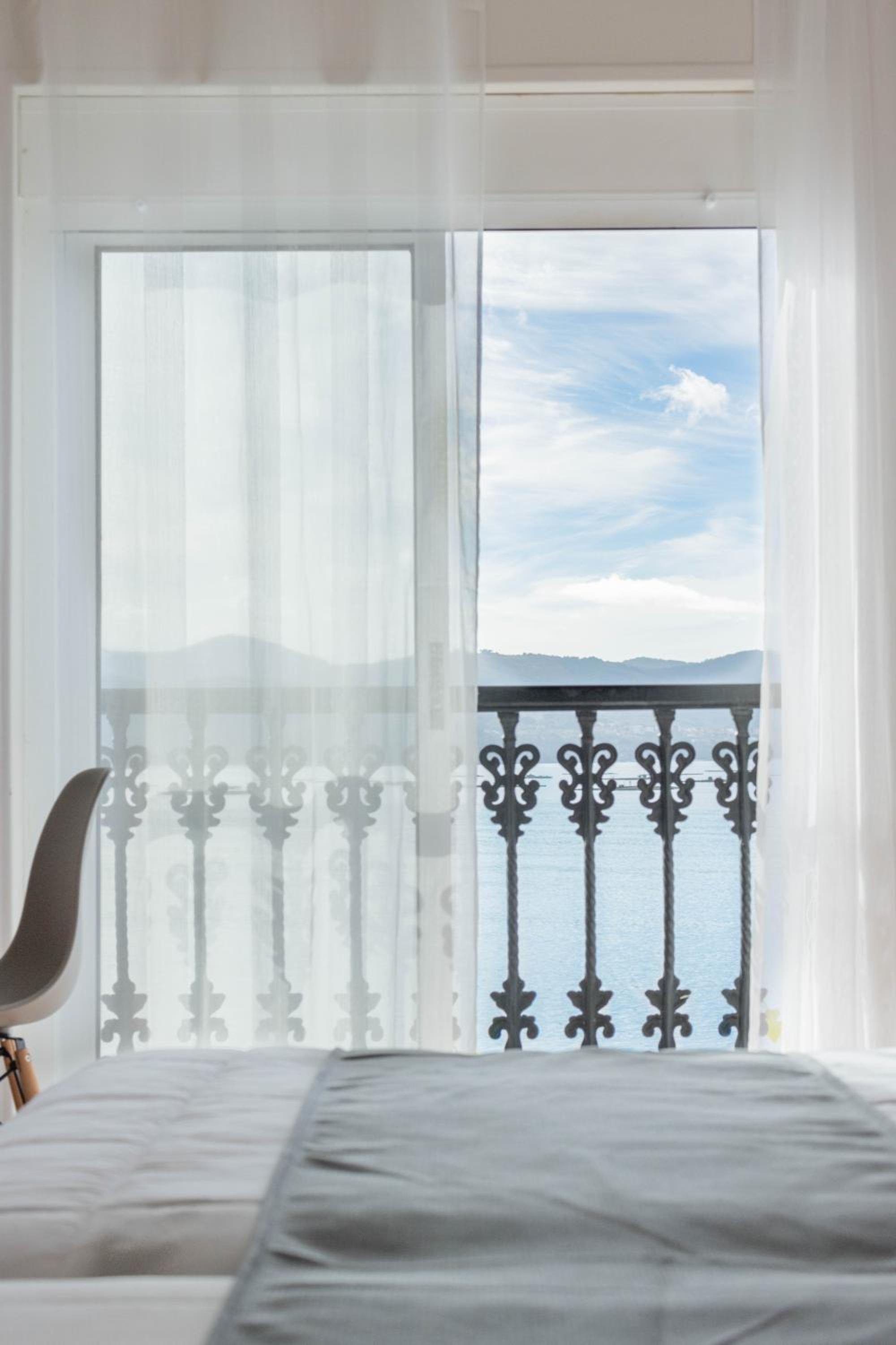 Queen Suite with Sea View - Photo 6