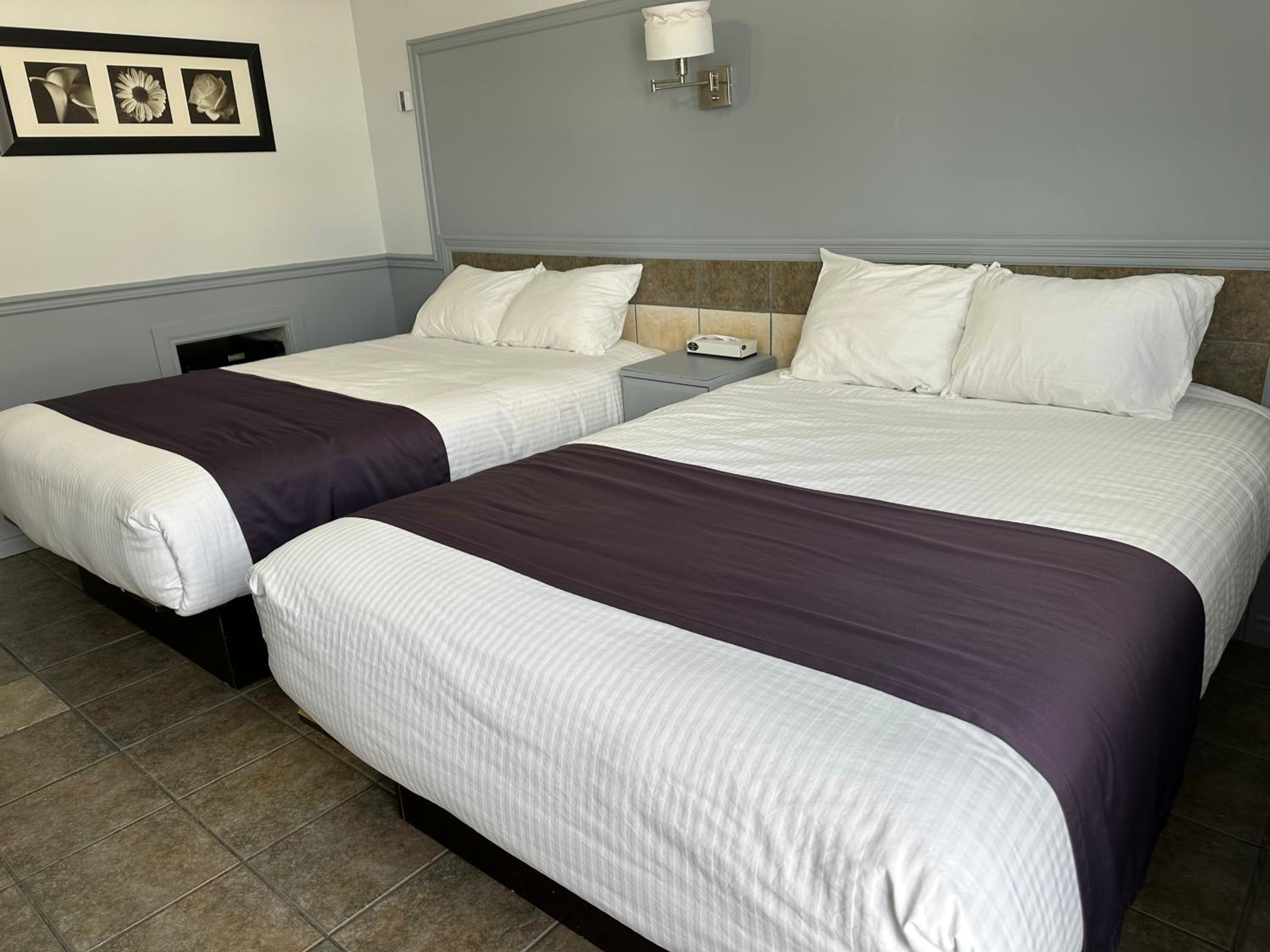 Standard Double Room with Two Double Beds photo 2