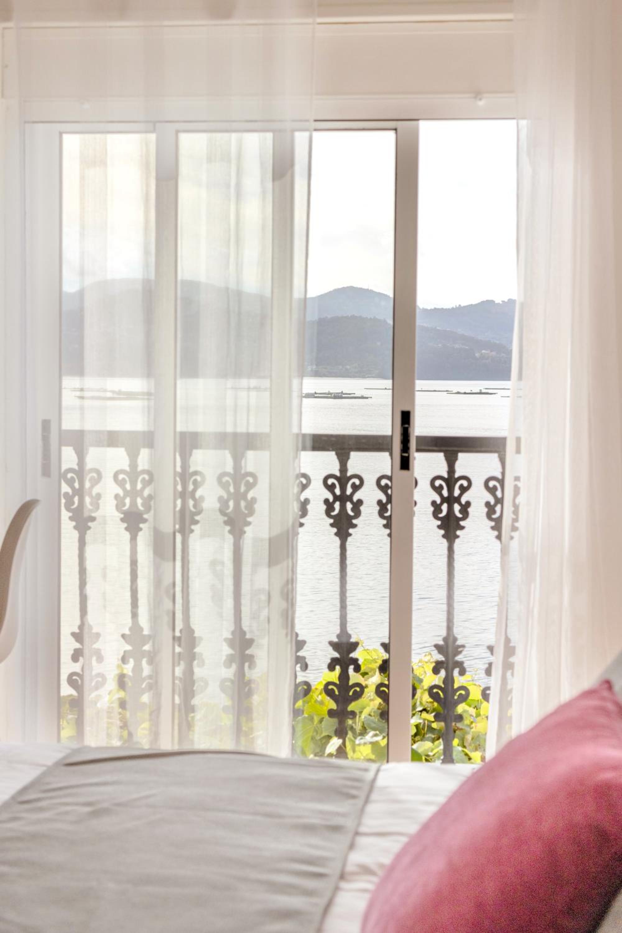 Twin Room with Sea View - Photo 6