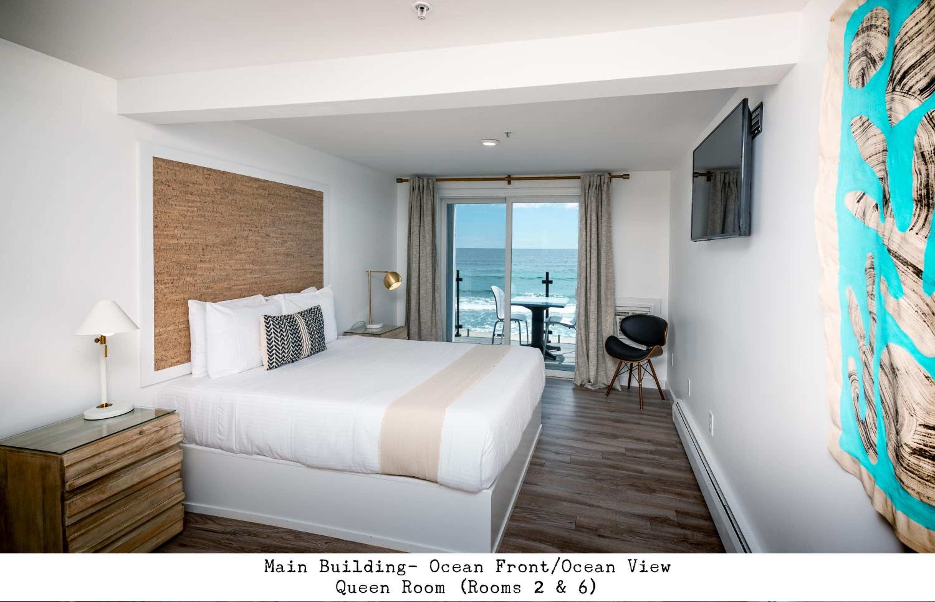 Queen Room with Balcony - Main Building 2