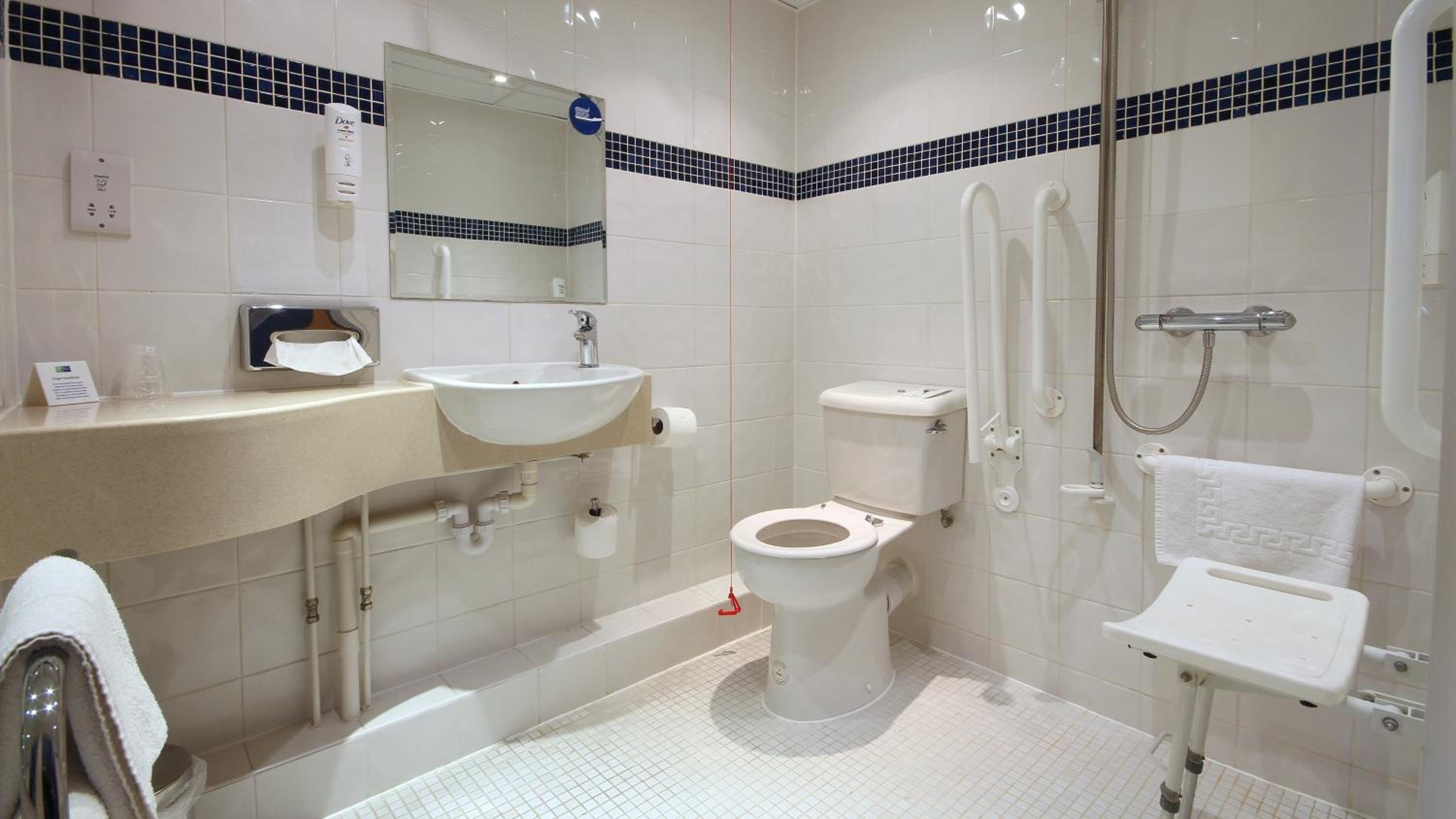 Standard Double Room with Free Hot Breakfast - Accessible - Photo 2