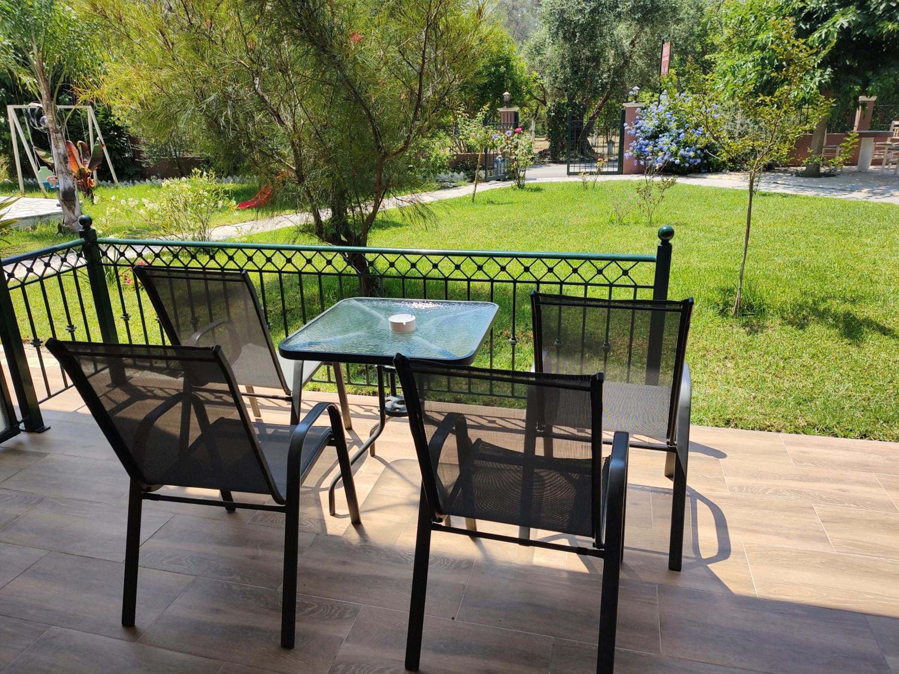 Triple Room with Pool View photo 2