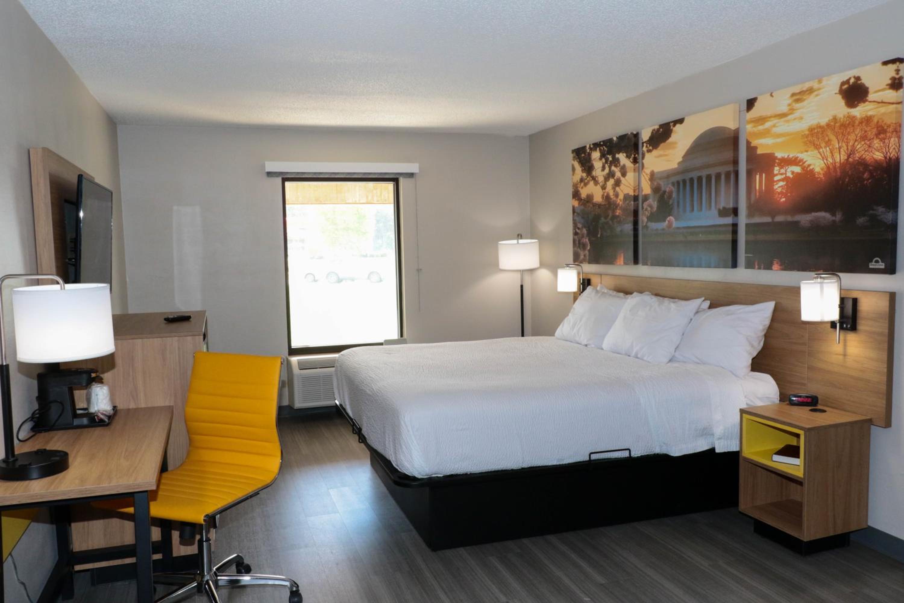 King Room - Second Floor/Non-Smoking - Photo 4
