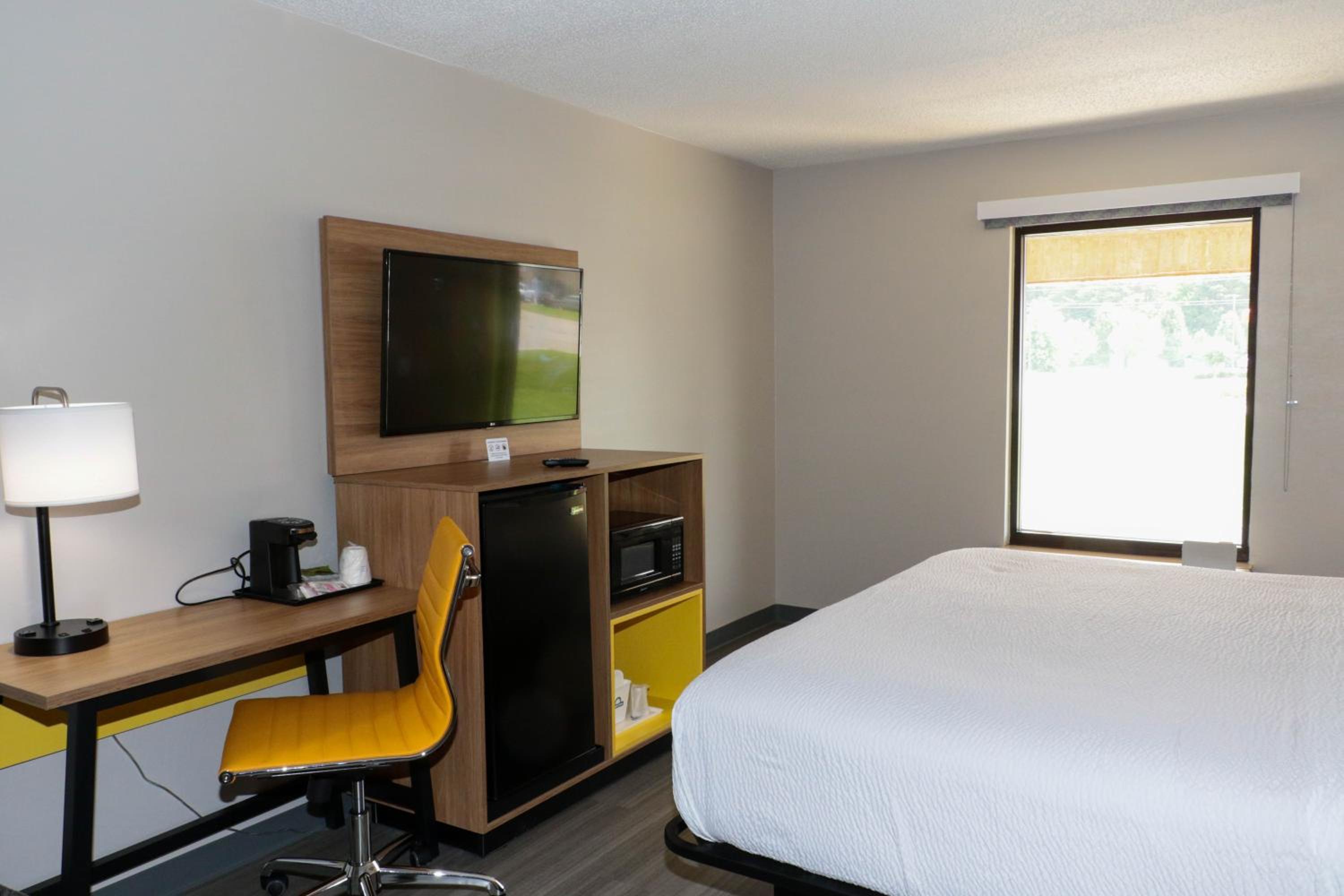 King Room - Second Floor/Non-Smoking - Photo 5