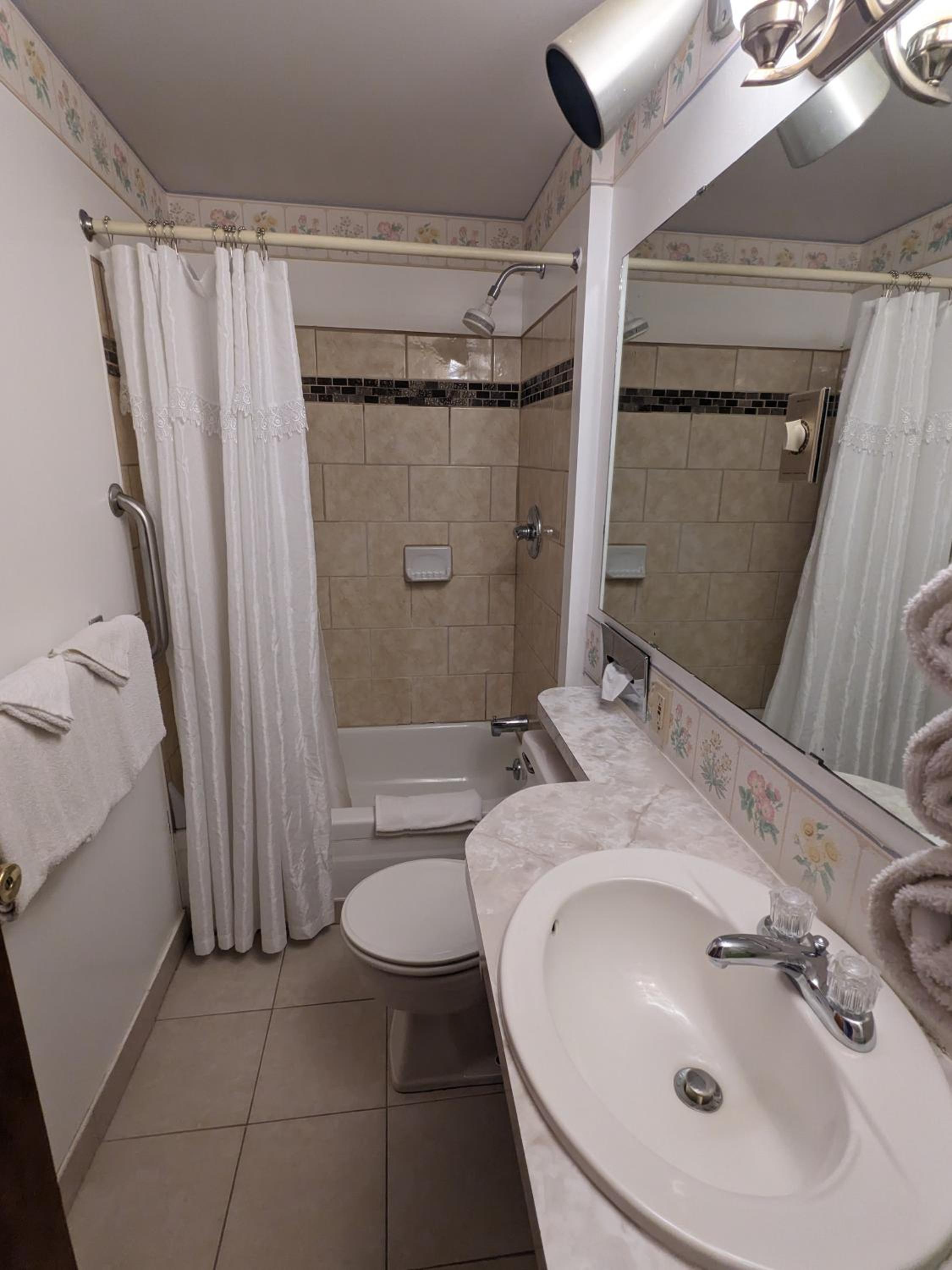 Two-Bedroom Unit - Photo 4