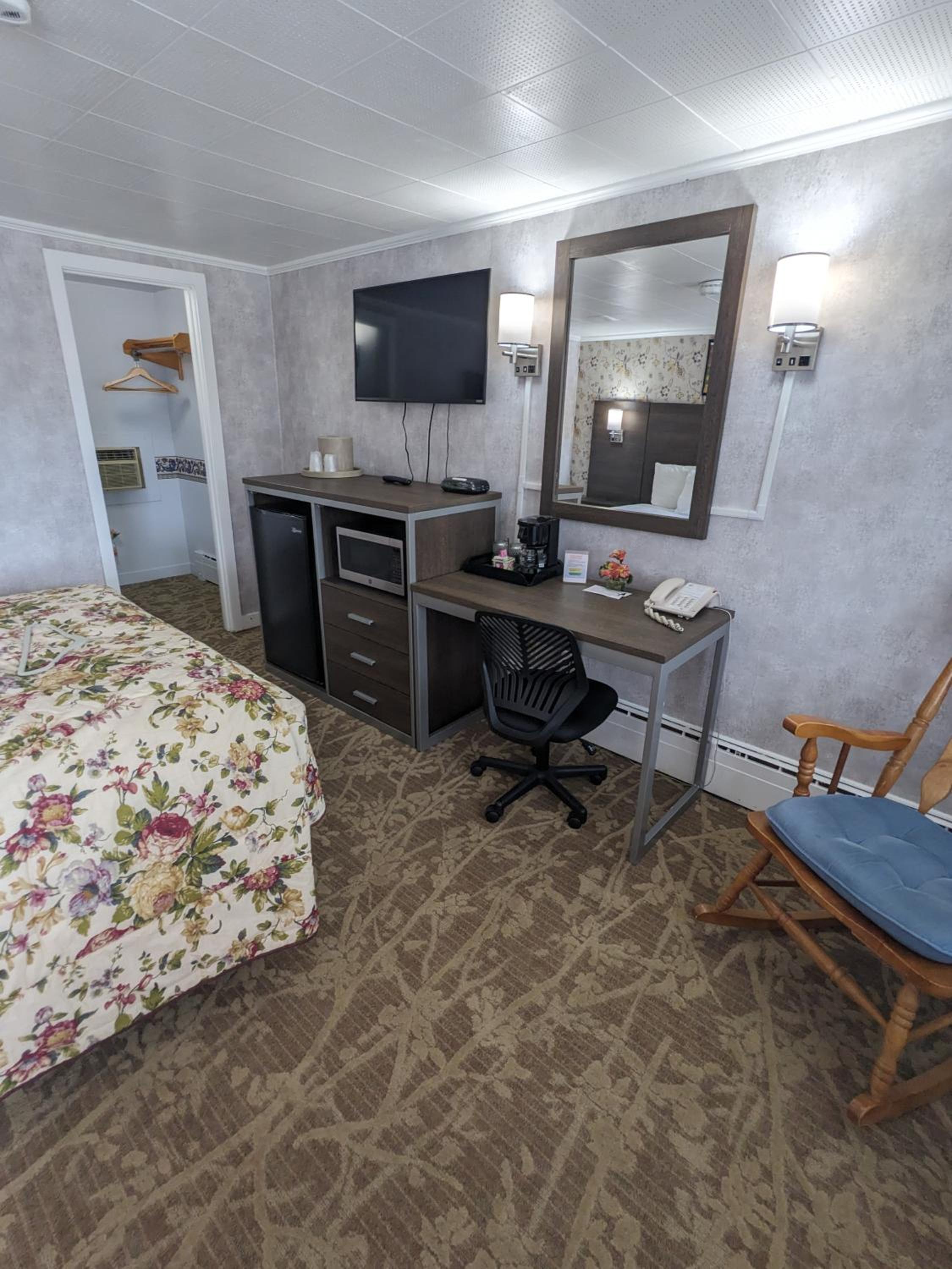 One Queen Bed Non Smoking - Photo 3