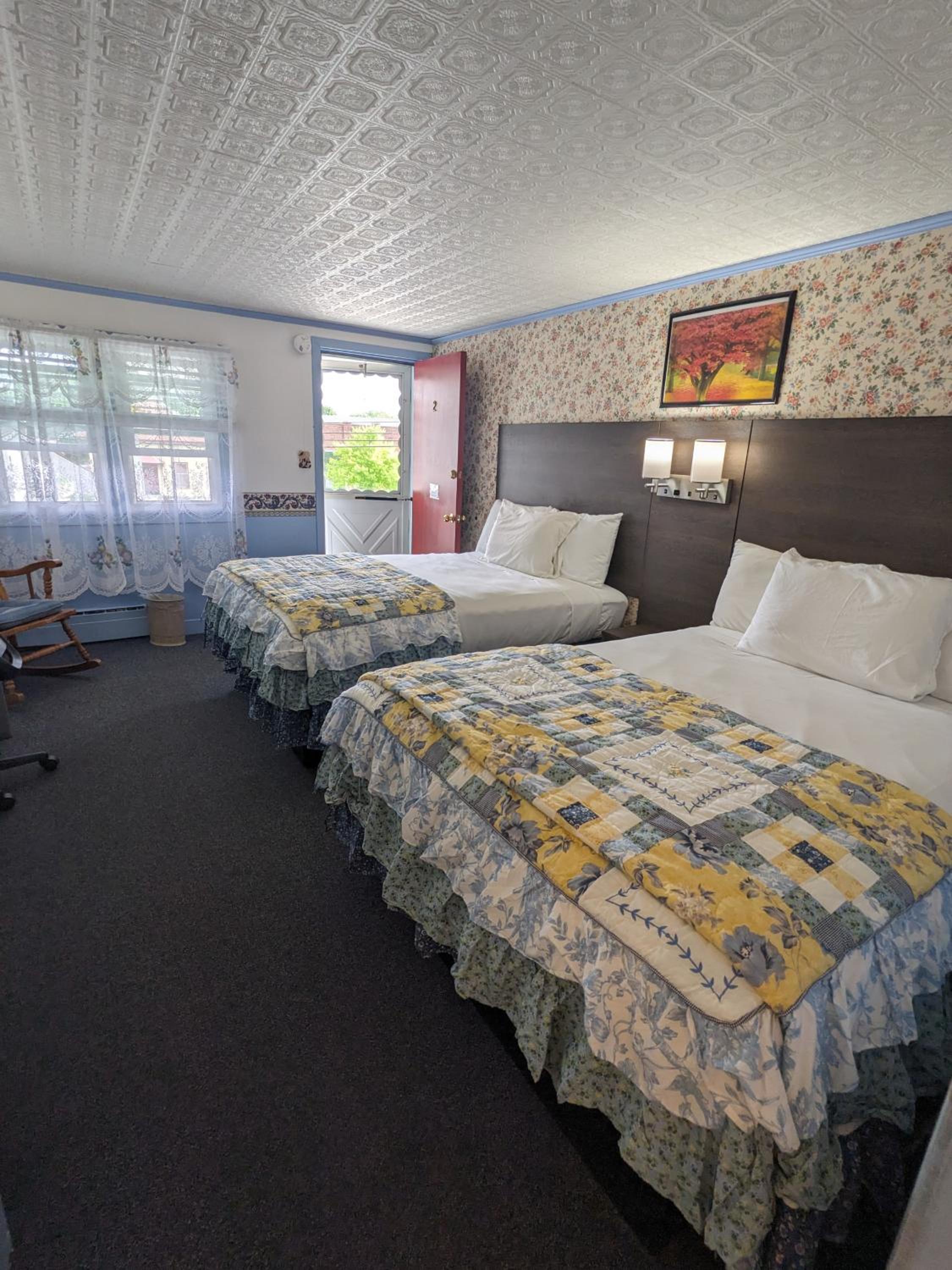 Double Room with Two Double Beds - Non-Smoking - Photo 2