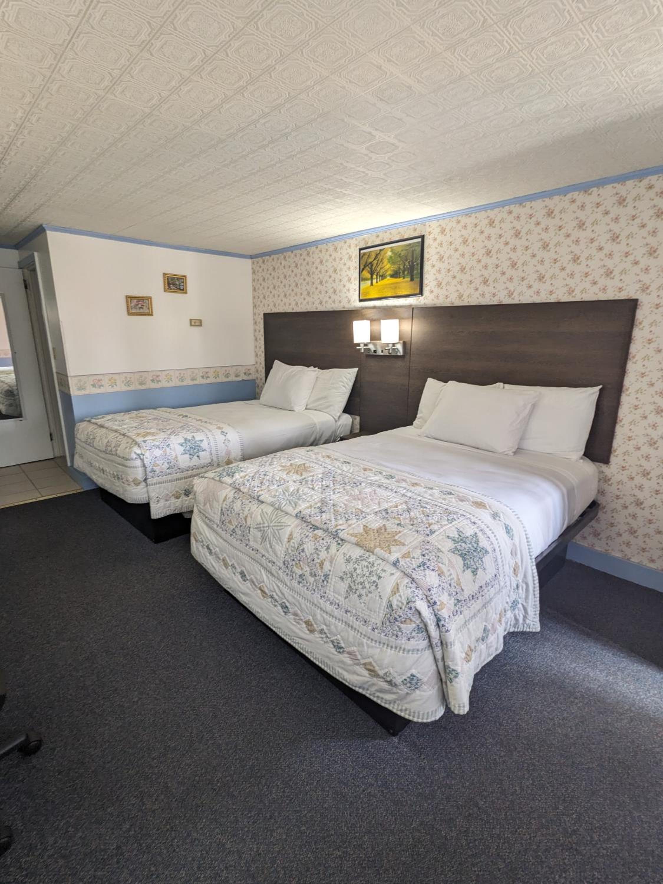 Double Room with Two Double Beds - Non-Smoking - Photo 4