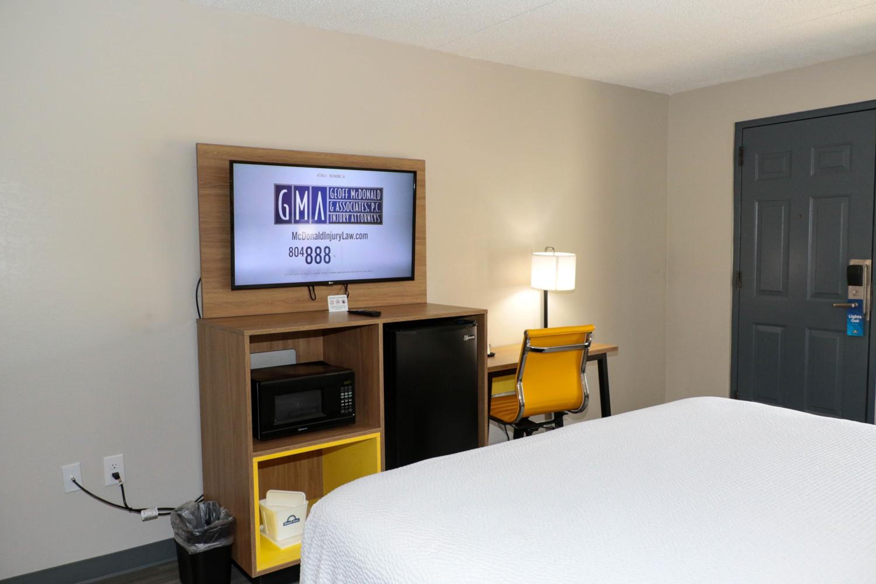 King Room - Non-Smoking - Photo 1
