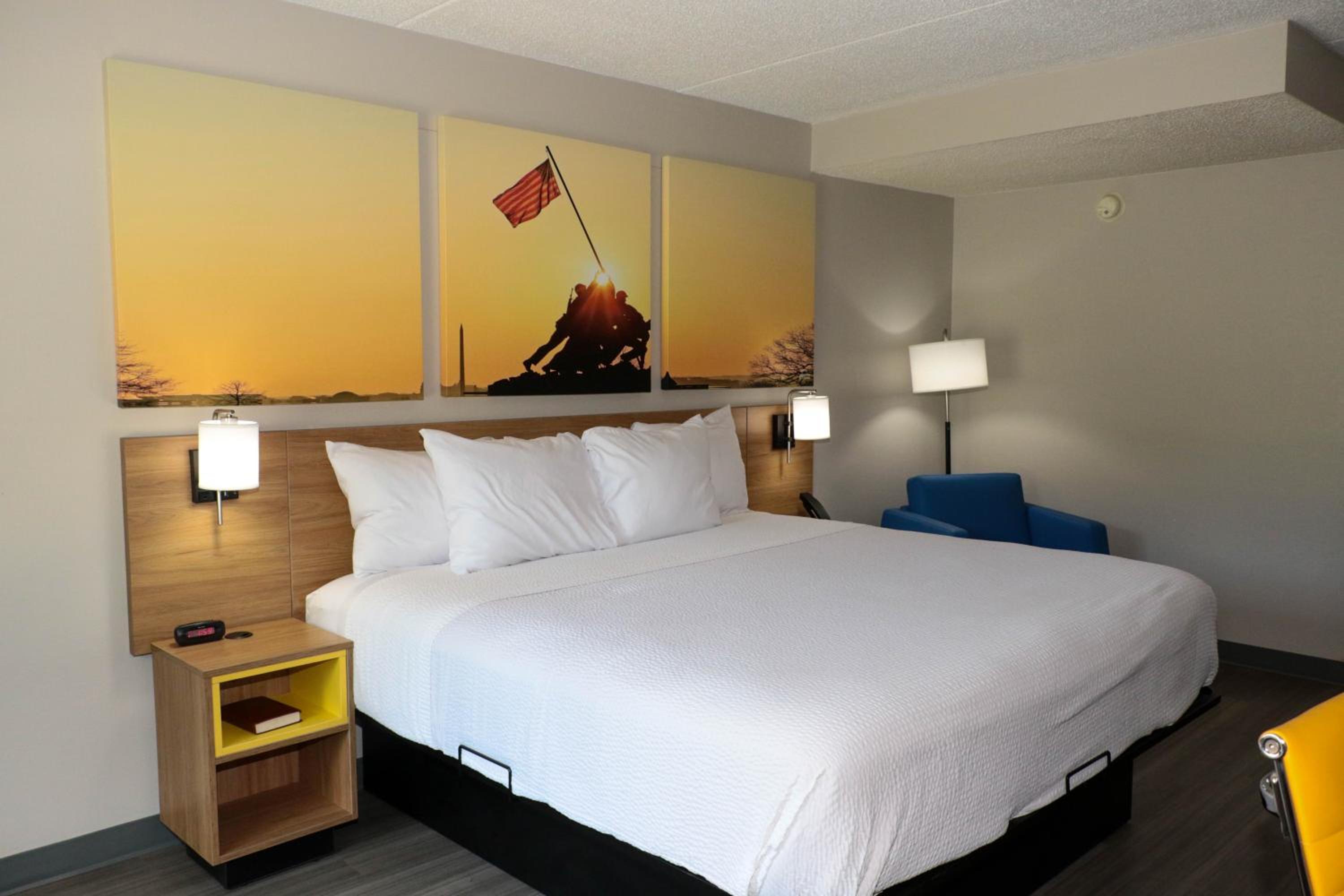 King Room - Non-Smoking - Photo 4
