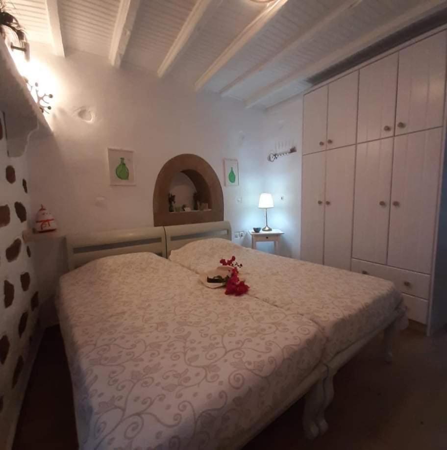 One-Bedroom House photo 1