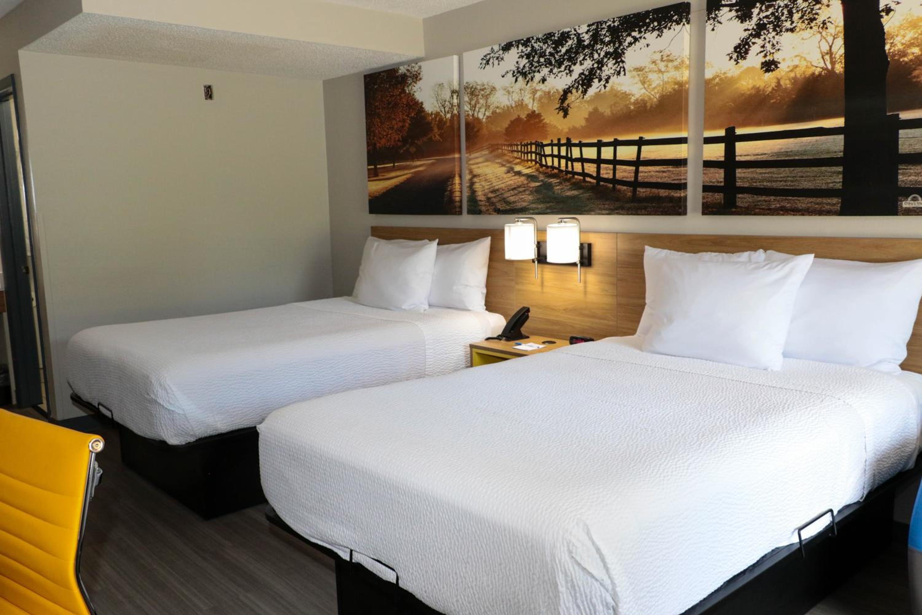 Double Room with Two Double Beds - Non-Smoking - Photo 3