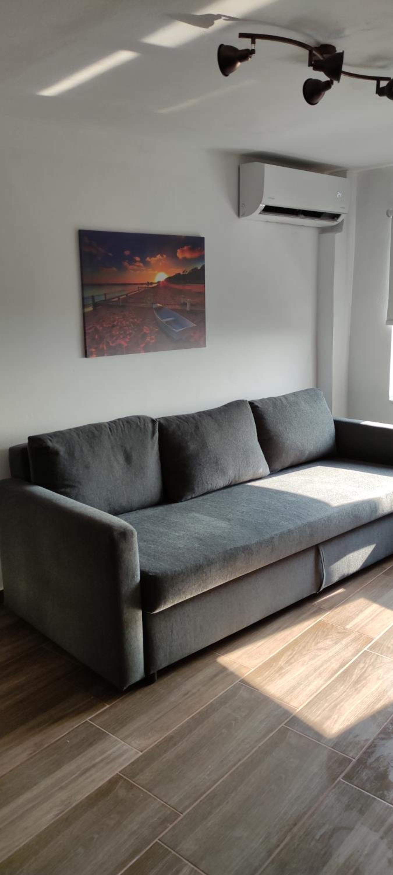 One-Bedroom House photo 1