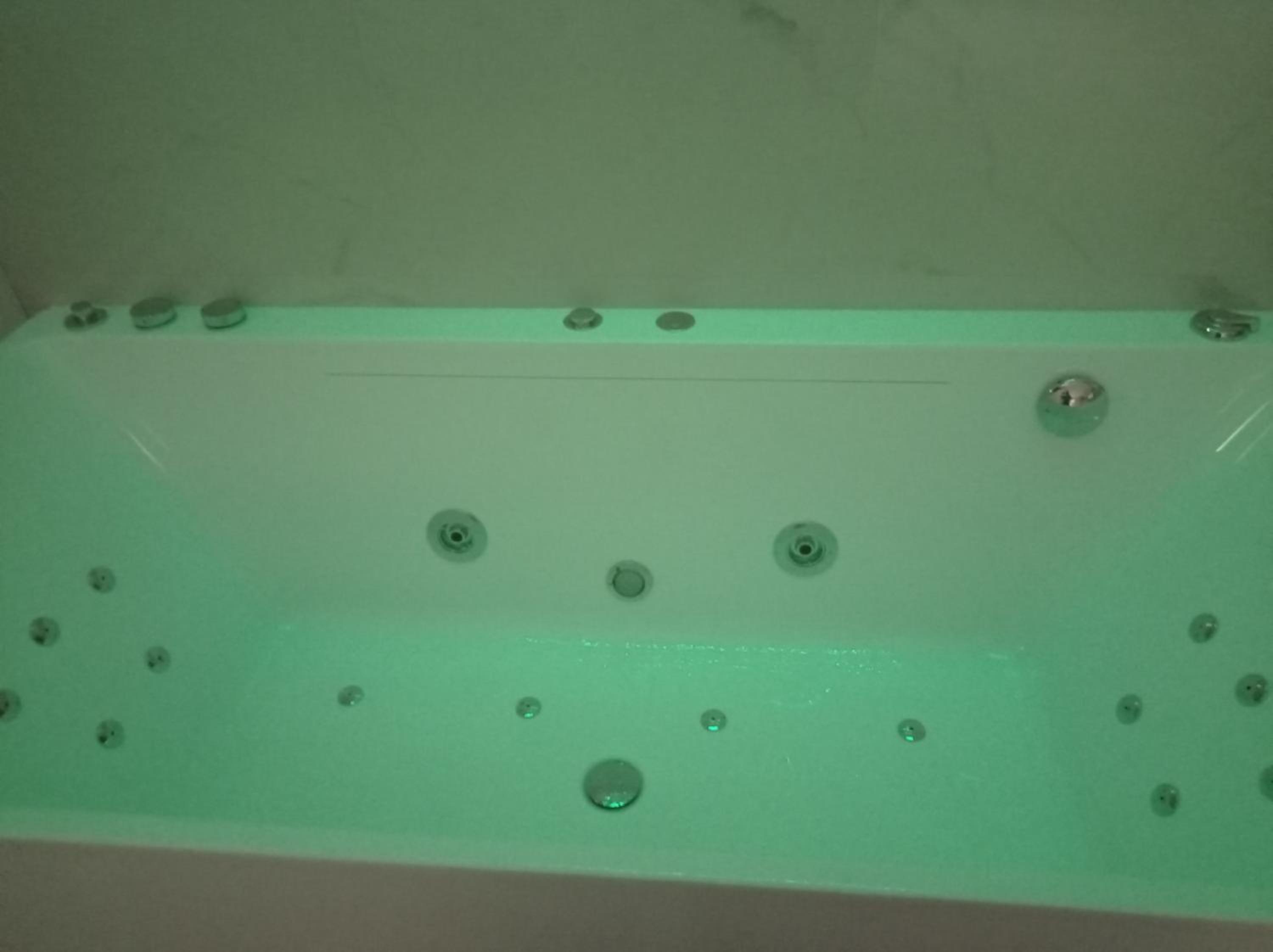 Double Room with Spa Bath - Photo 12