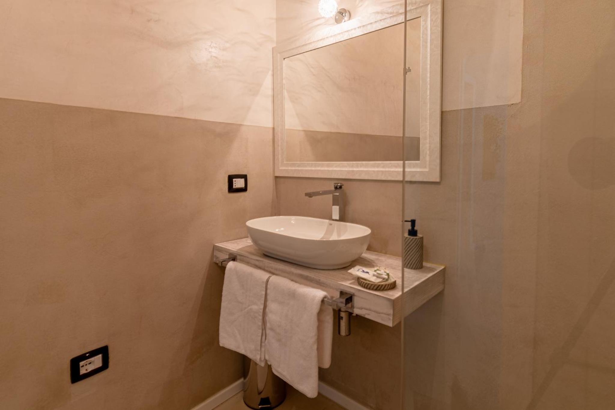Deluxe Double Room with Extra Bed photo 2